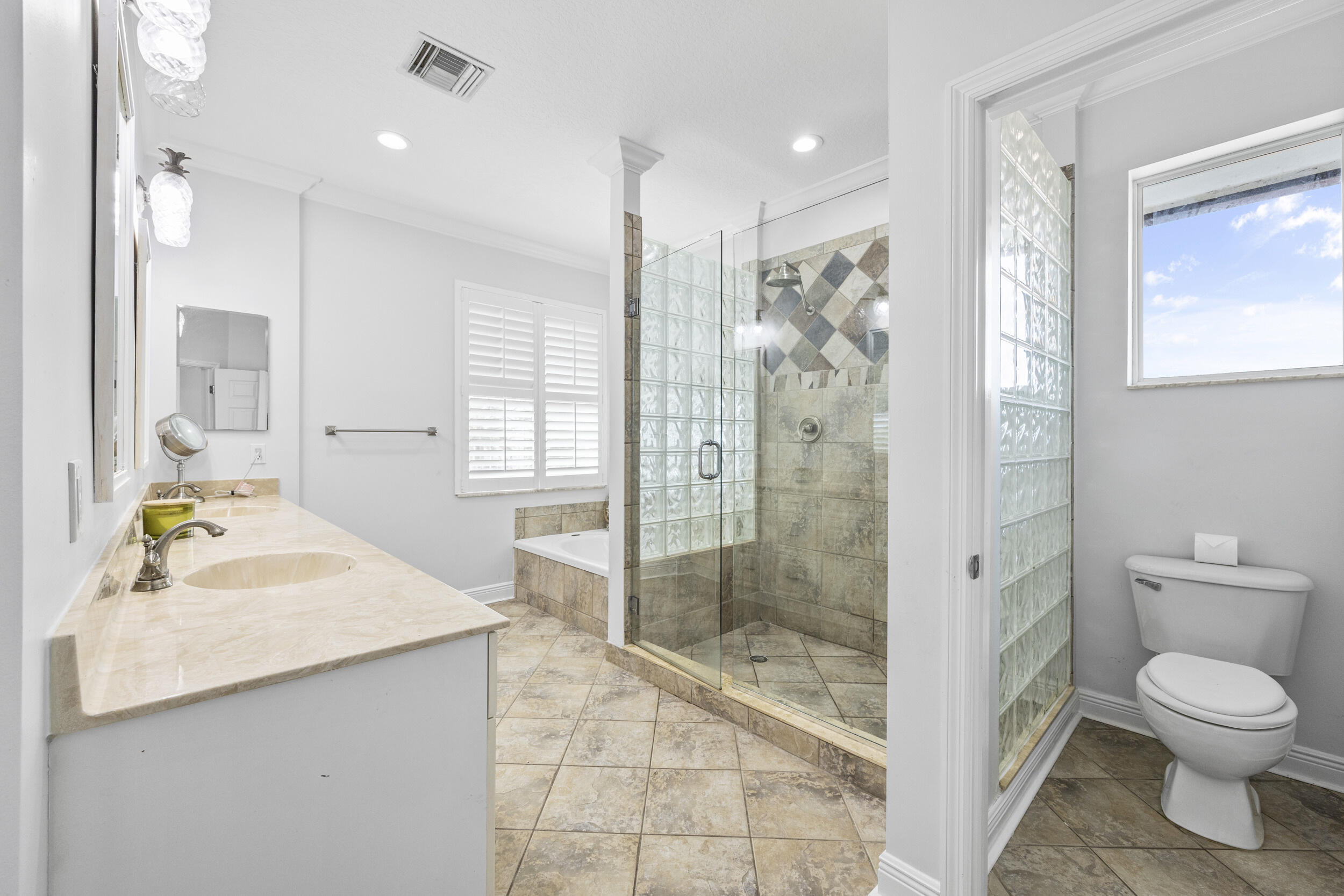 9806 SE Landing Place