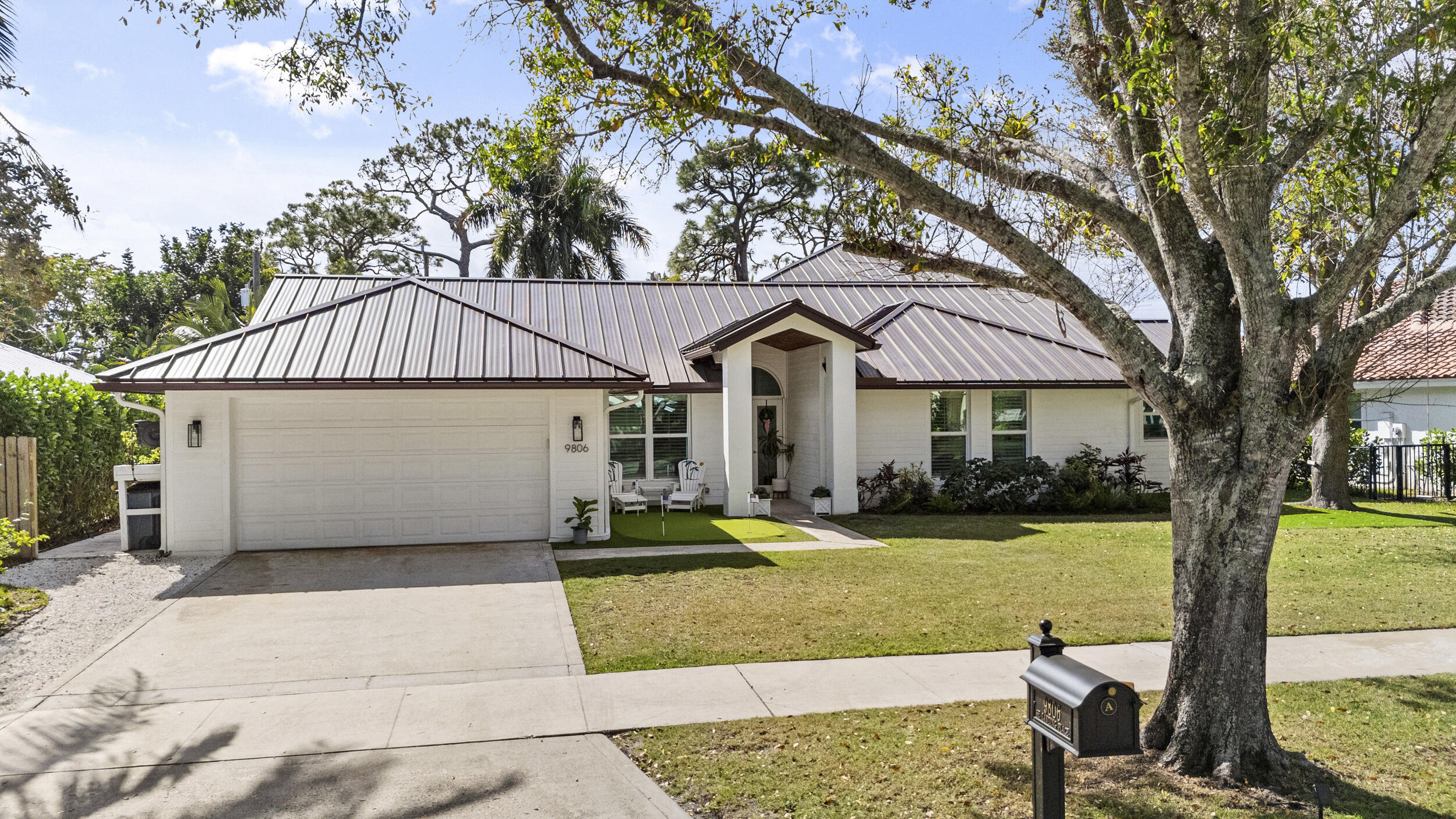 9806 SE Landing Place
