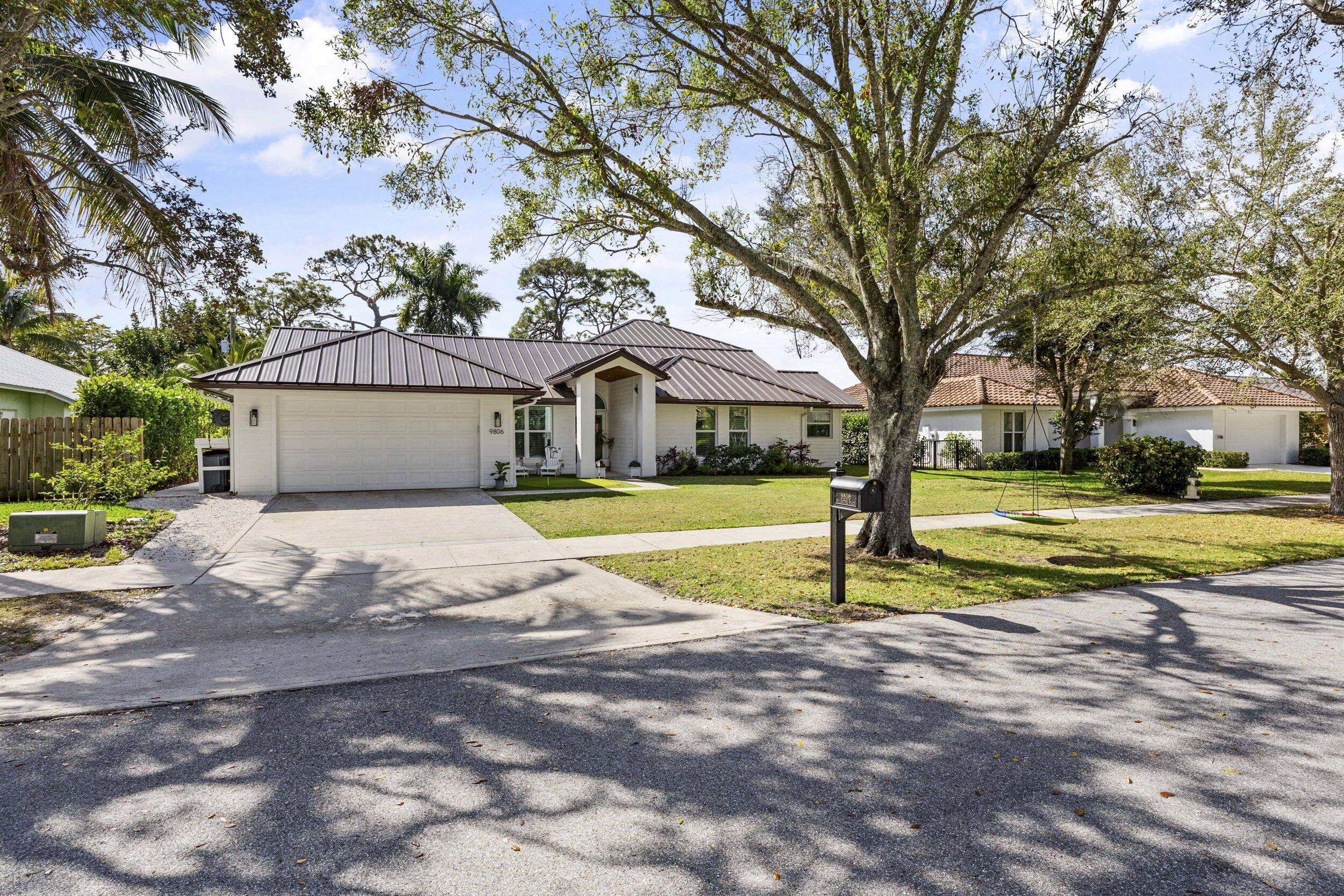 9806 SE Landing Place