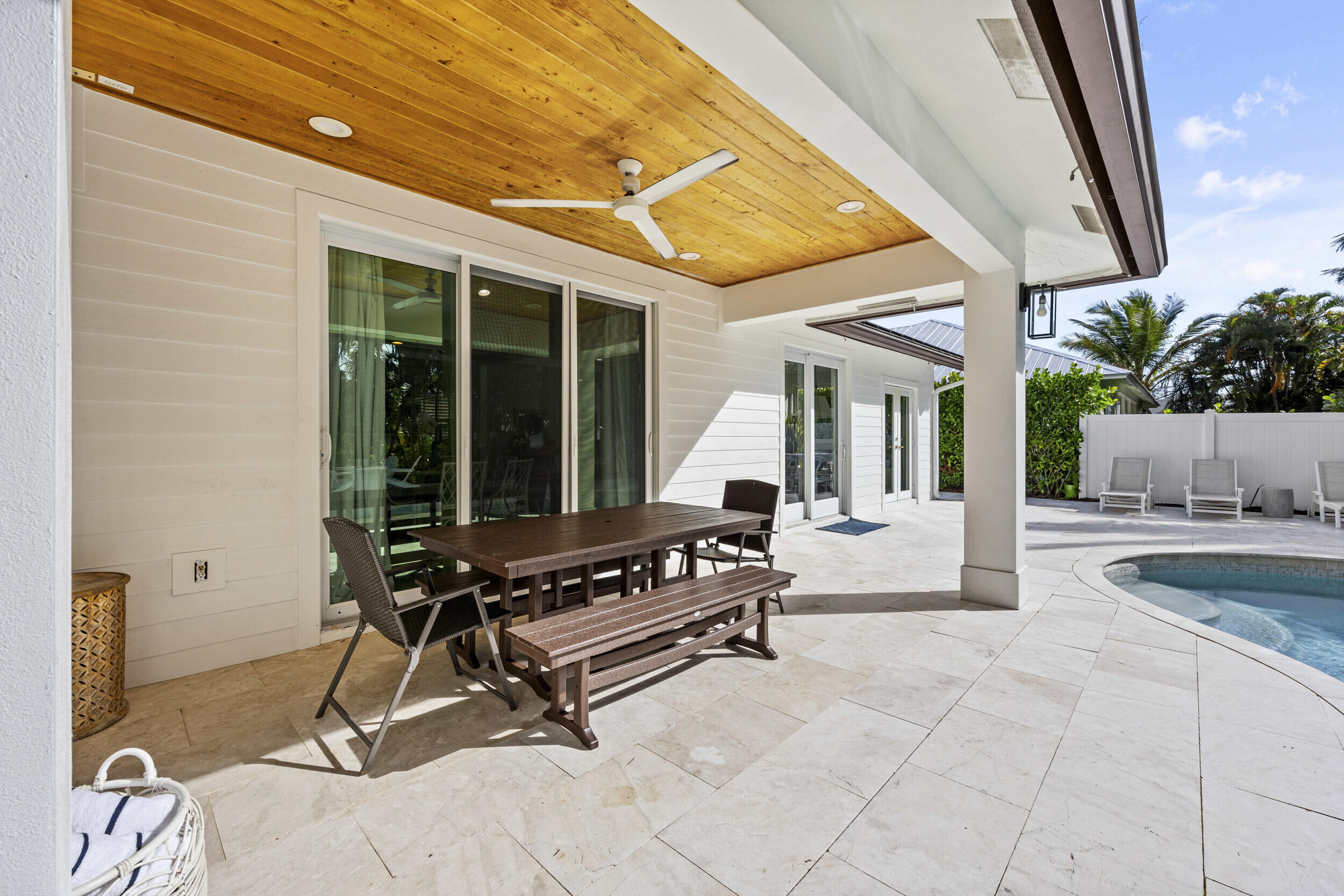 9806 SE Landing Place