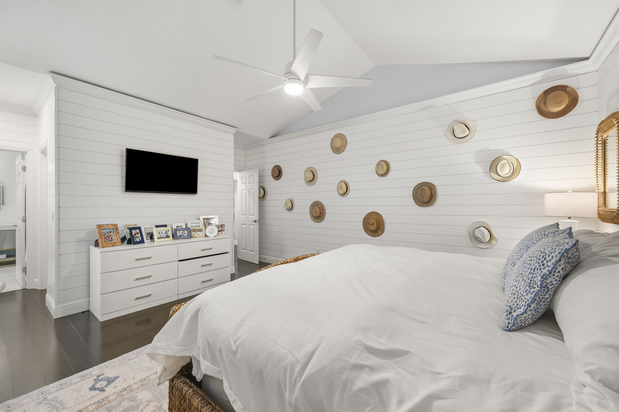 9806 SE Landing Place