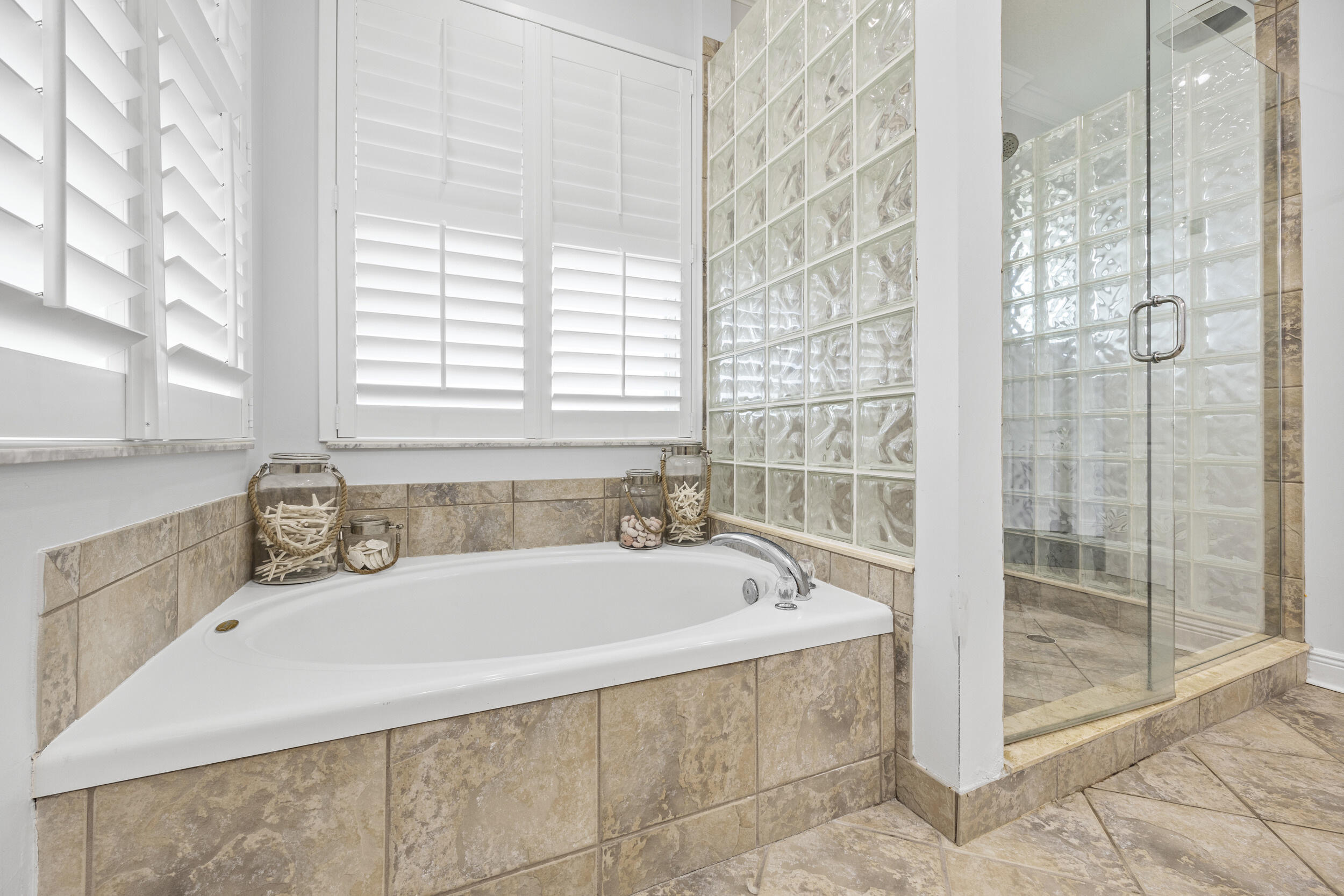 9806 SE Landing Place