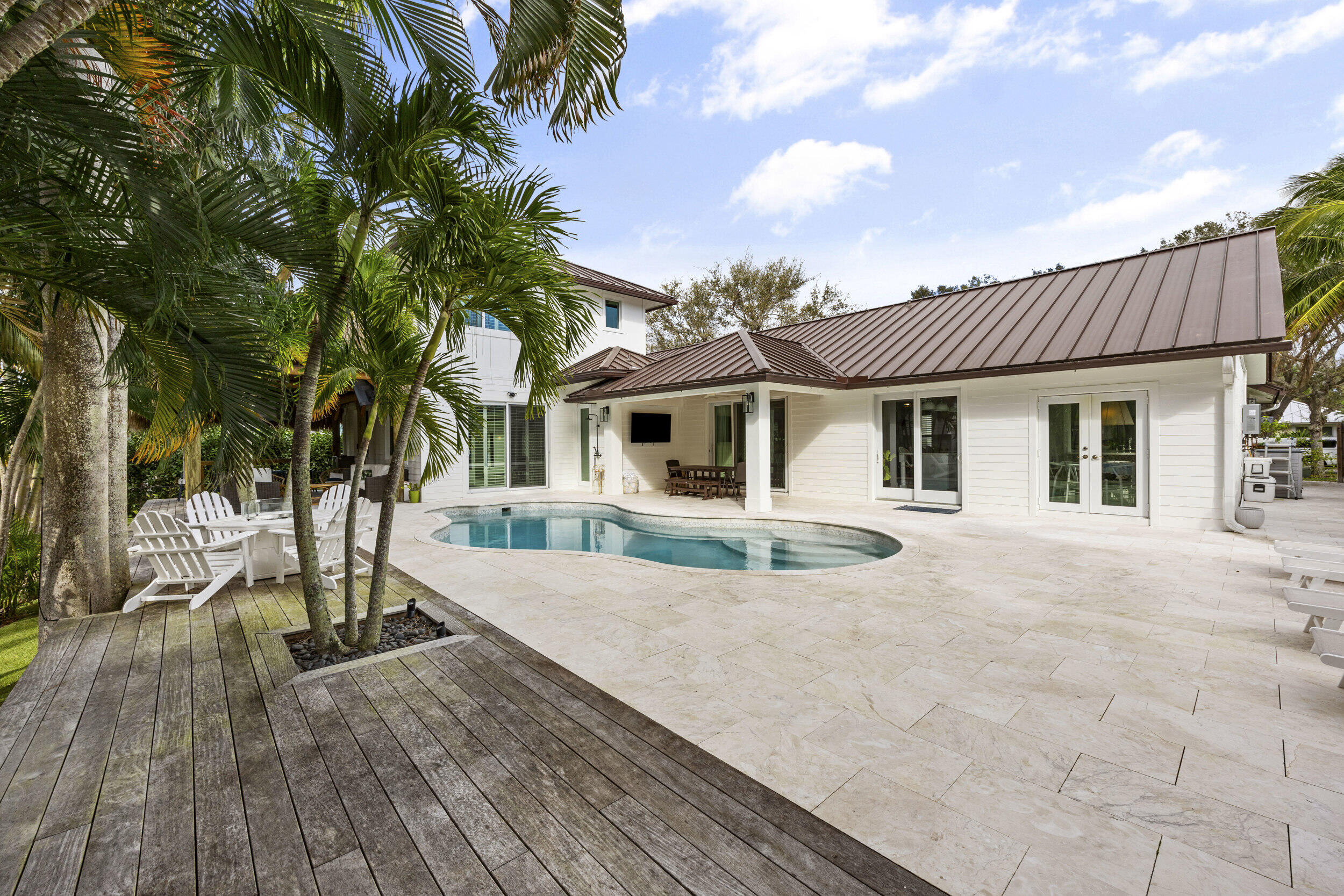 9806 SE Landing Place