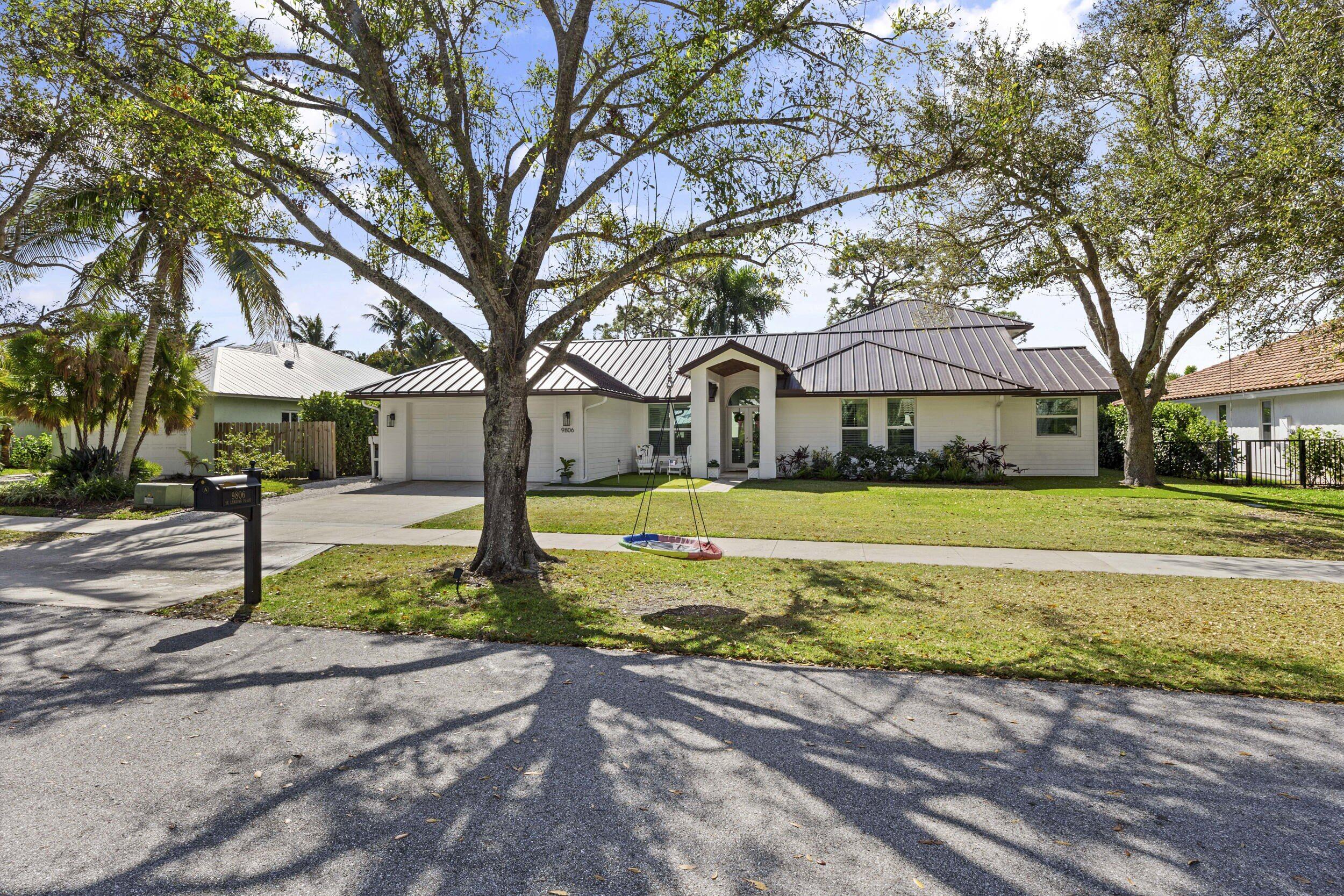 9806 SE Landing Place