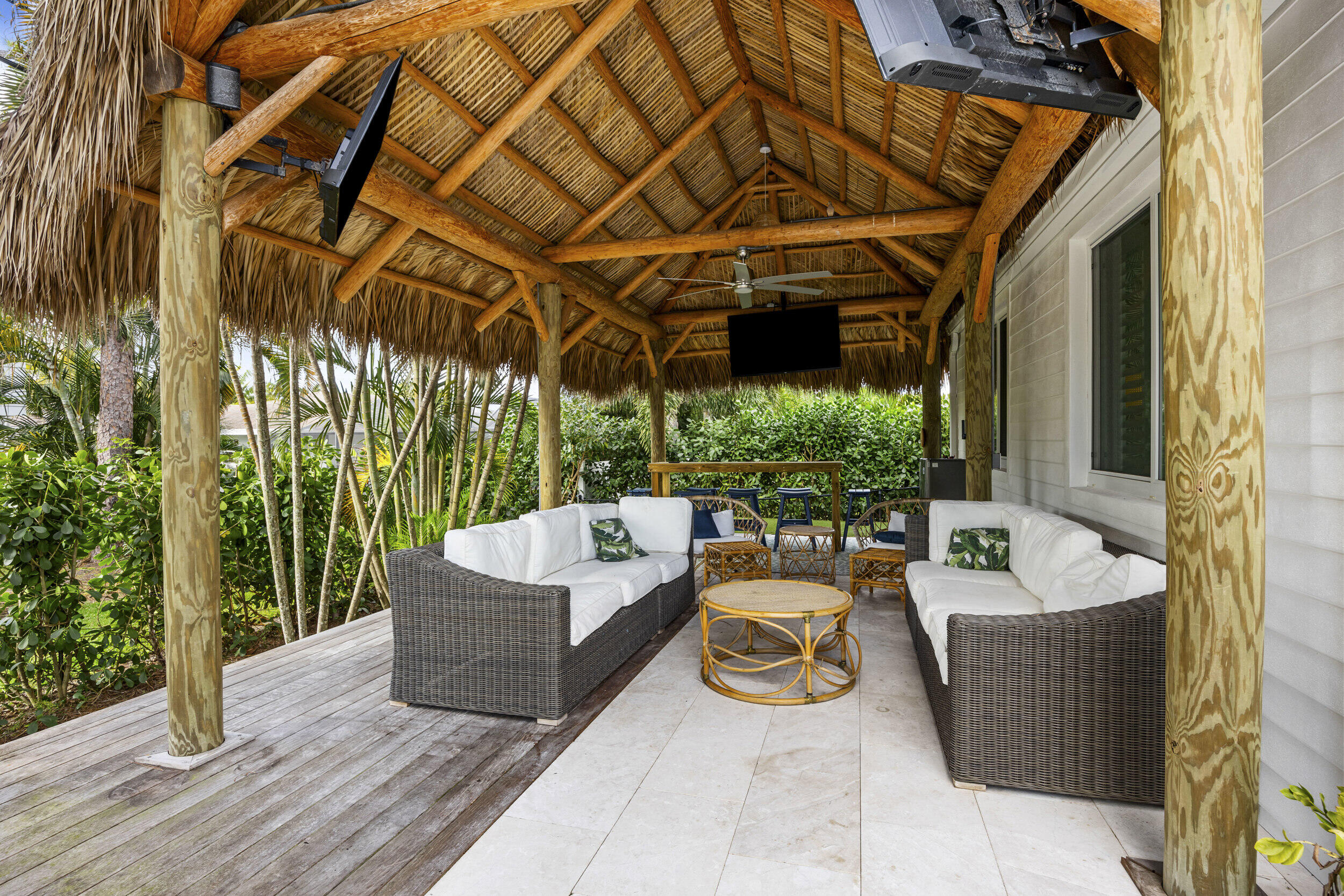 9806 SE Landing Place