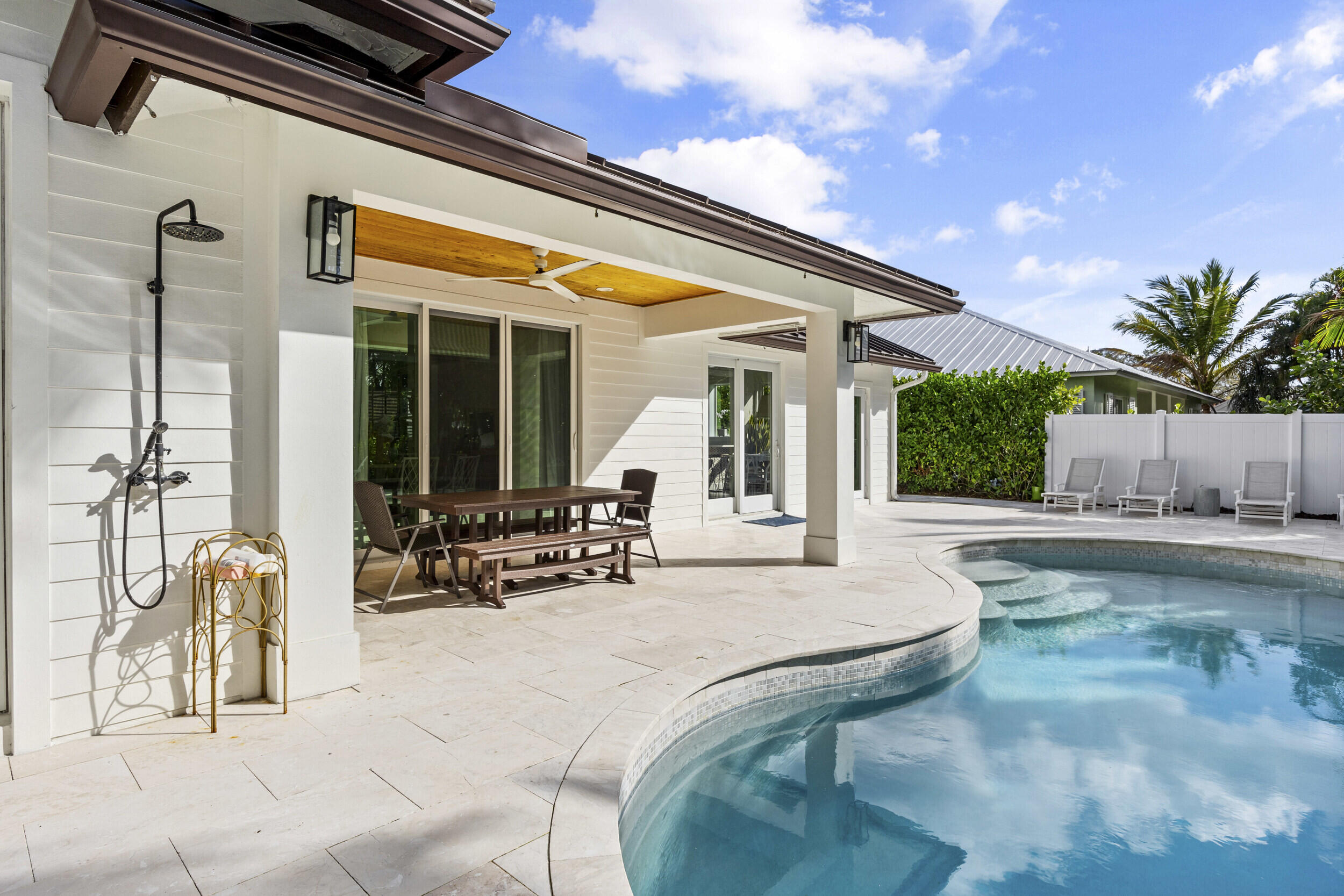 9806 SE Landing Place