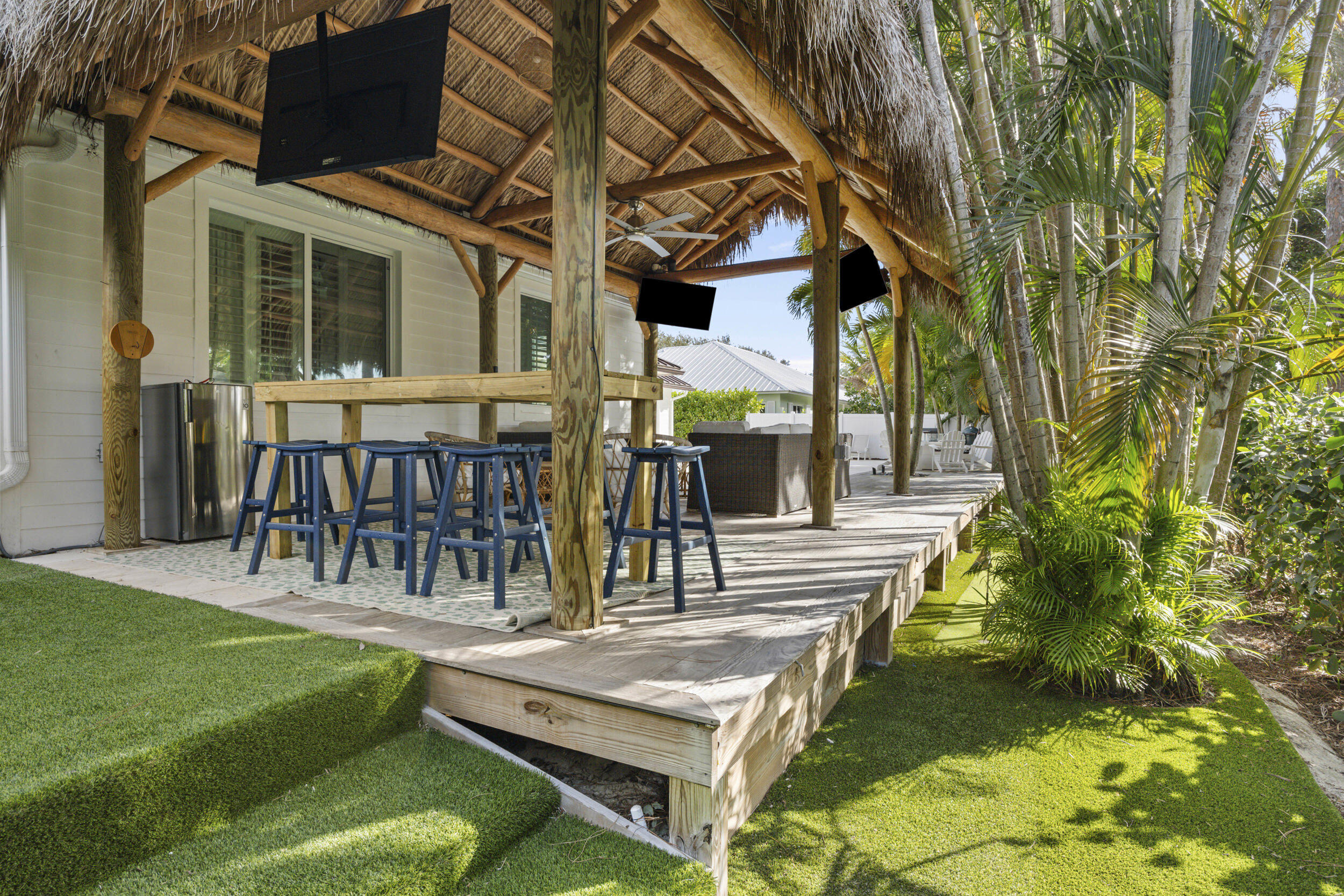 9806 SE Landing Place