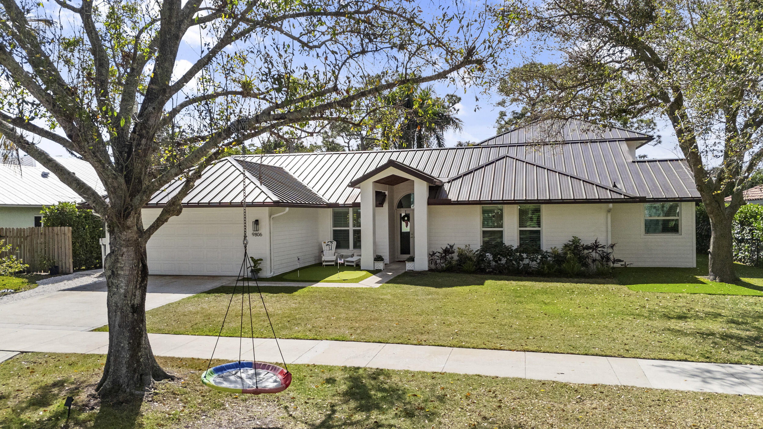 9806 SE Landing Place