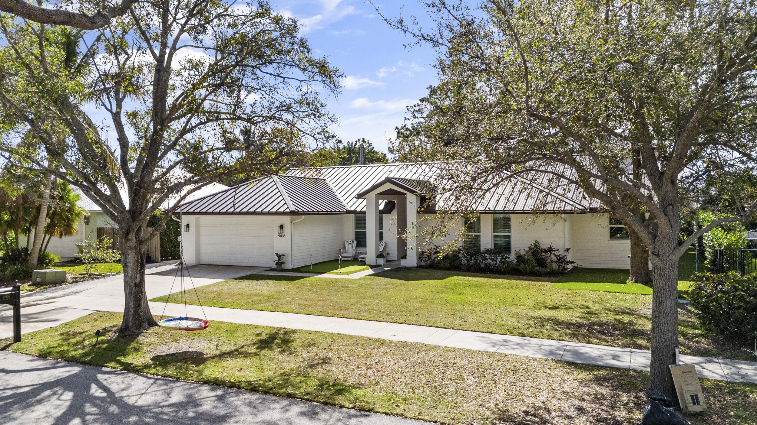 9806 SE Landing Place