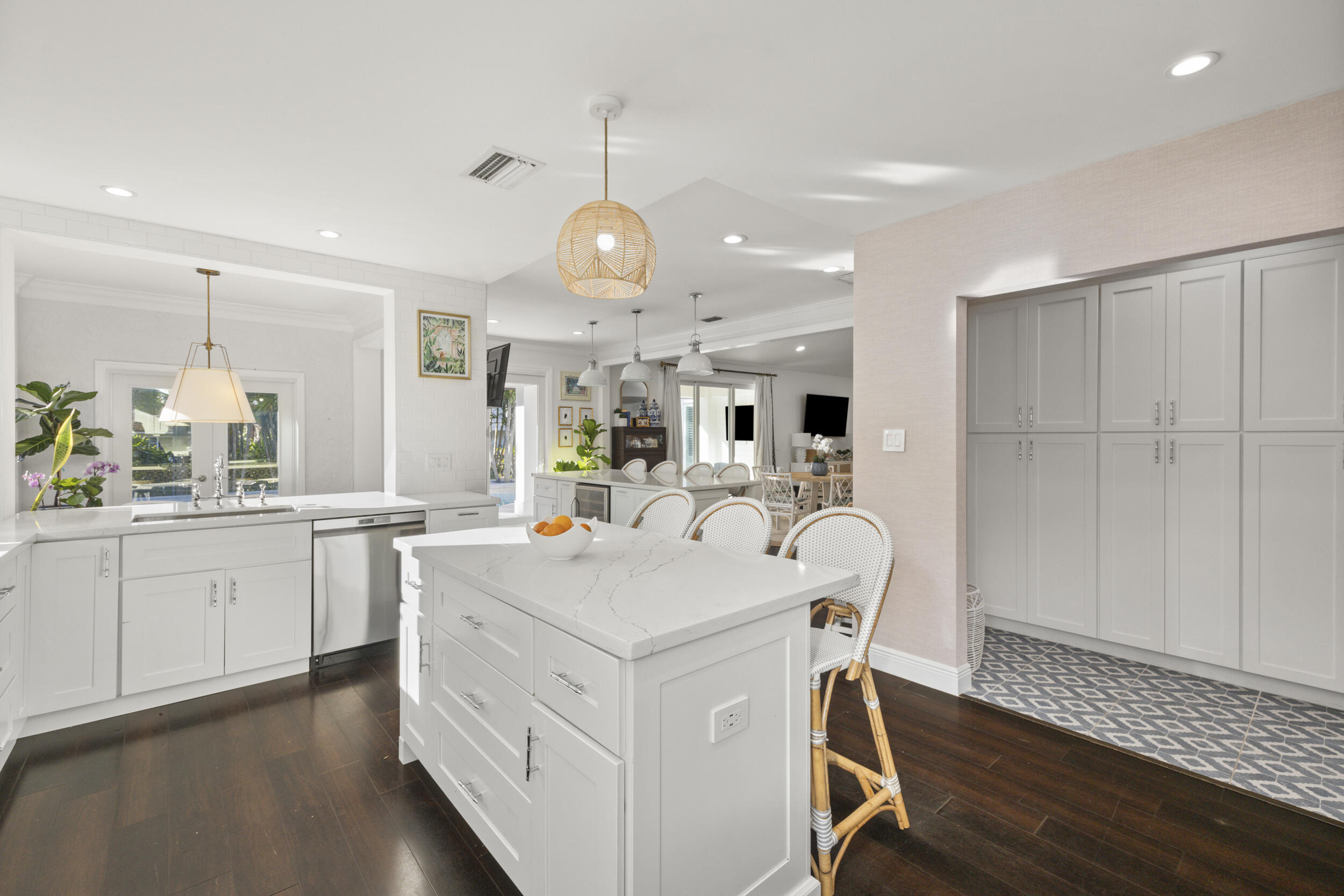 9806 SE Landing Place