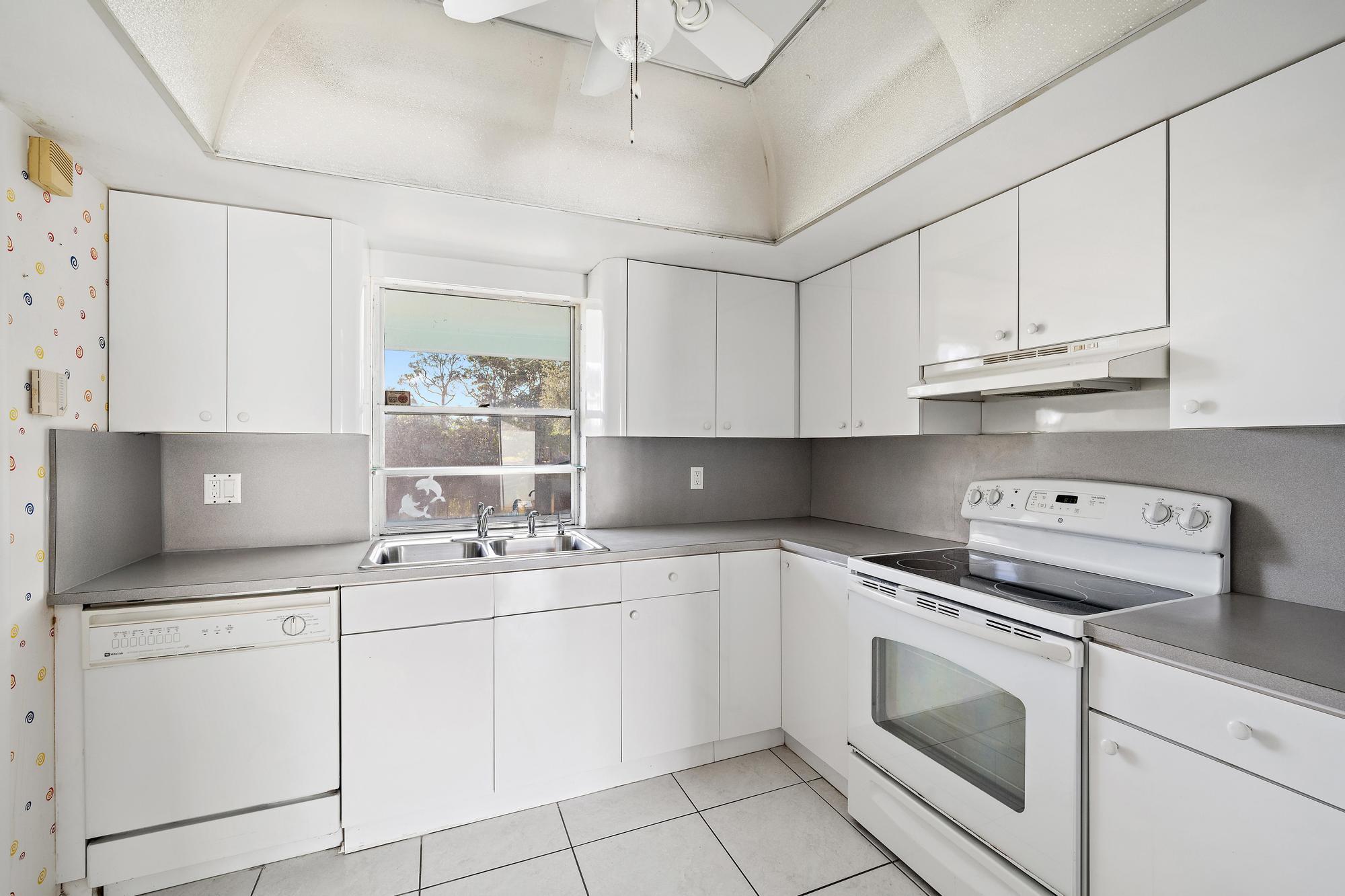 9400 SE Little Club Way N