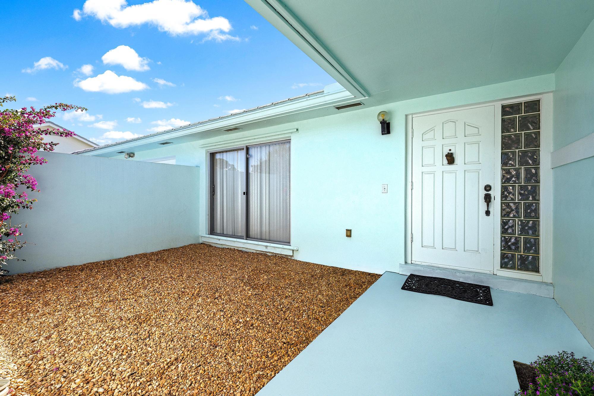 9400 SE Little Club Way N