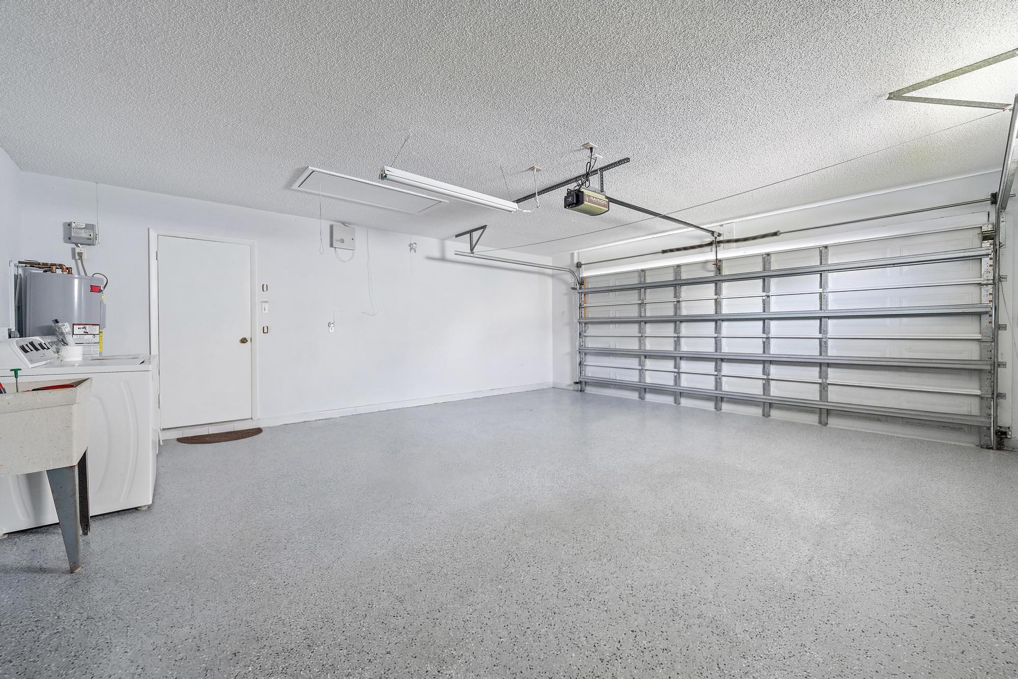 9400 SE Little Club Way N