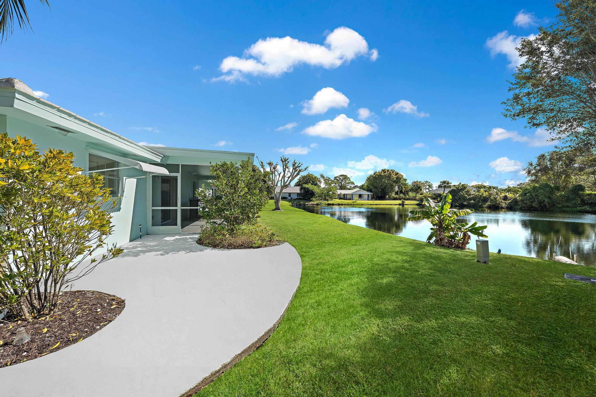 9400 SE Little Club Way N