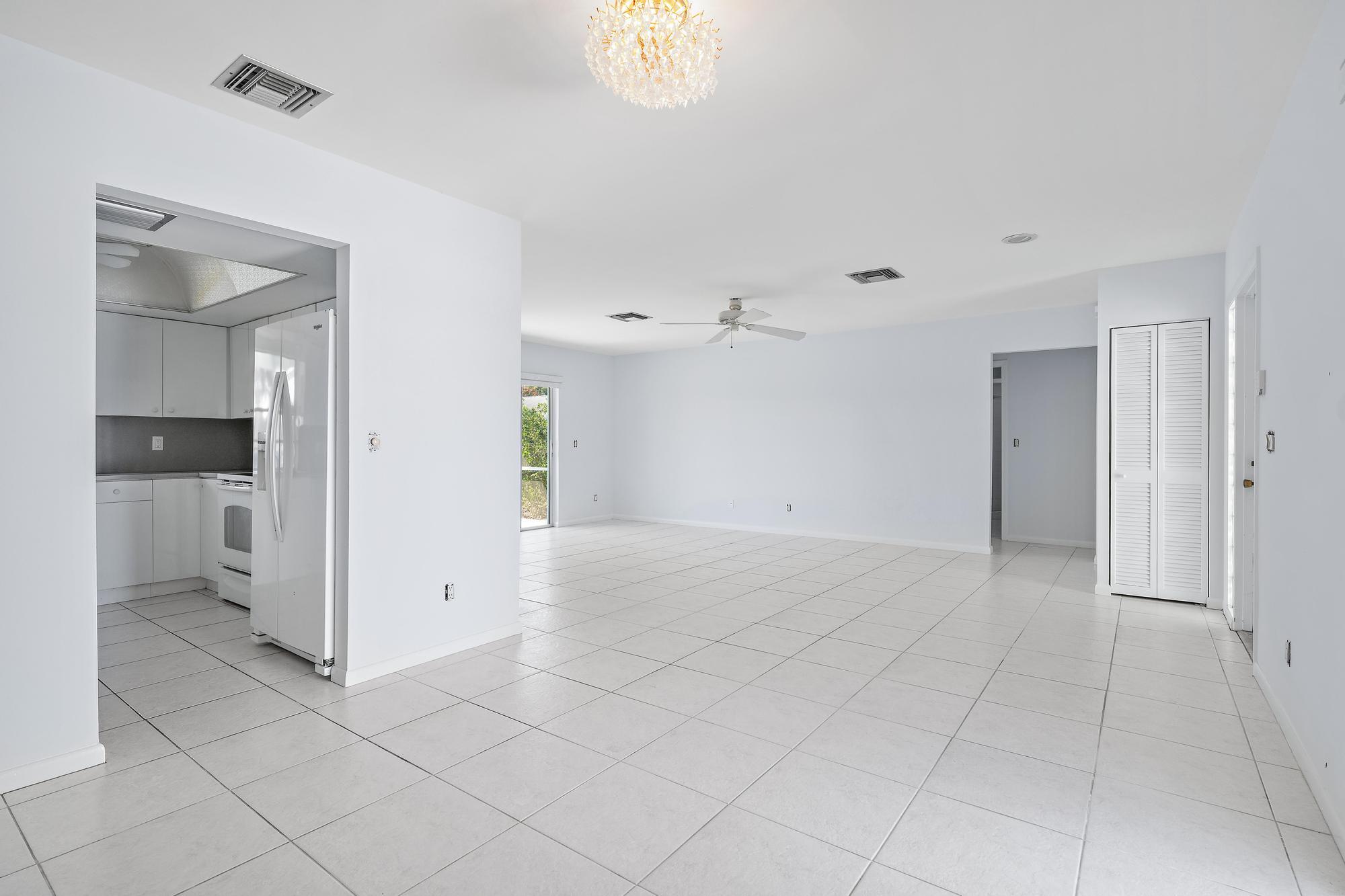 9400 SE Little Club Way N