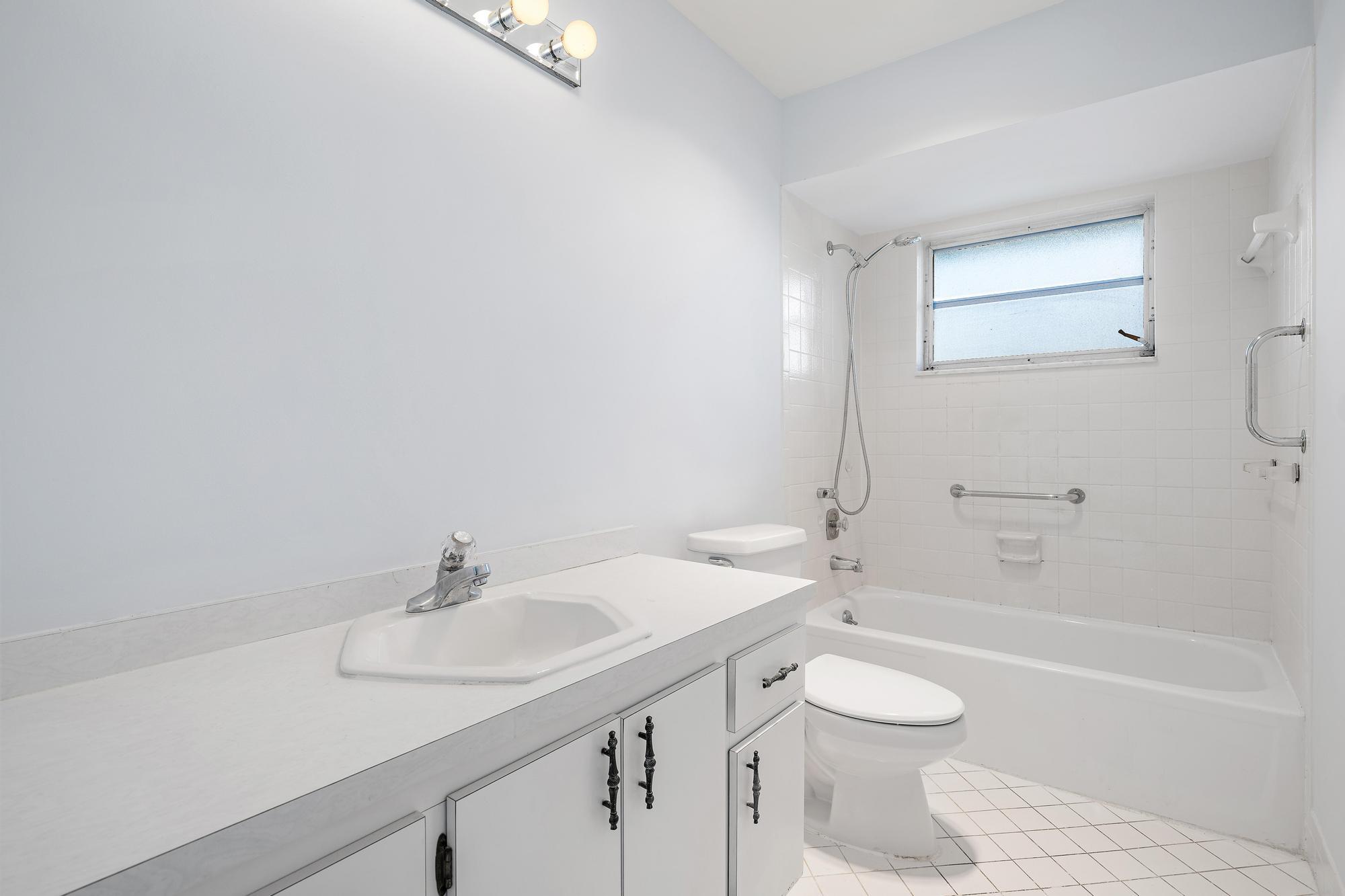 9400 SE Little Club Way N