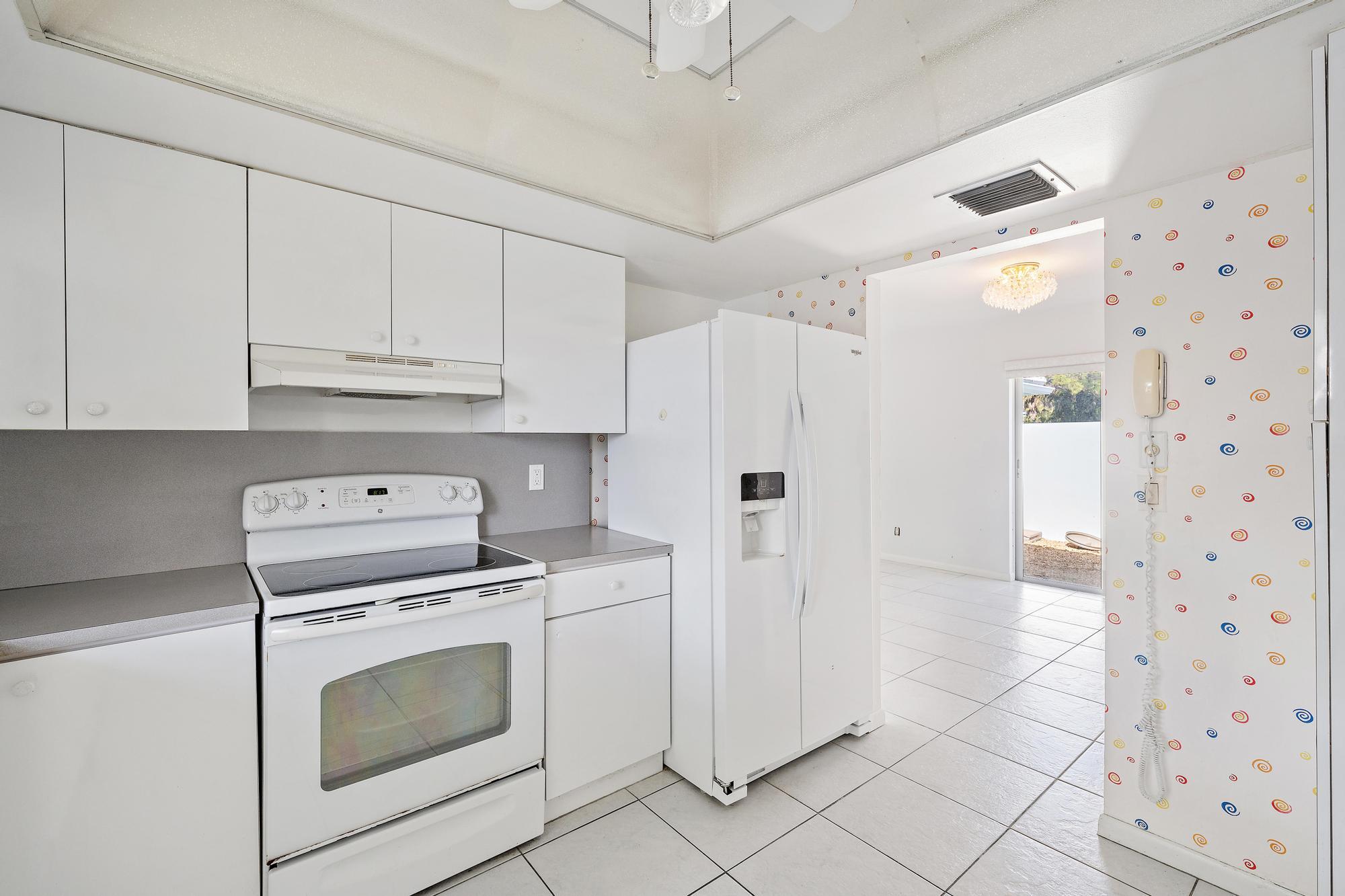 9400 SE Little Club Way N