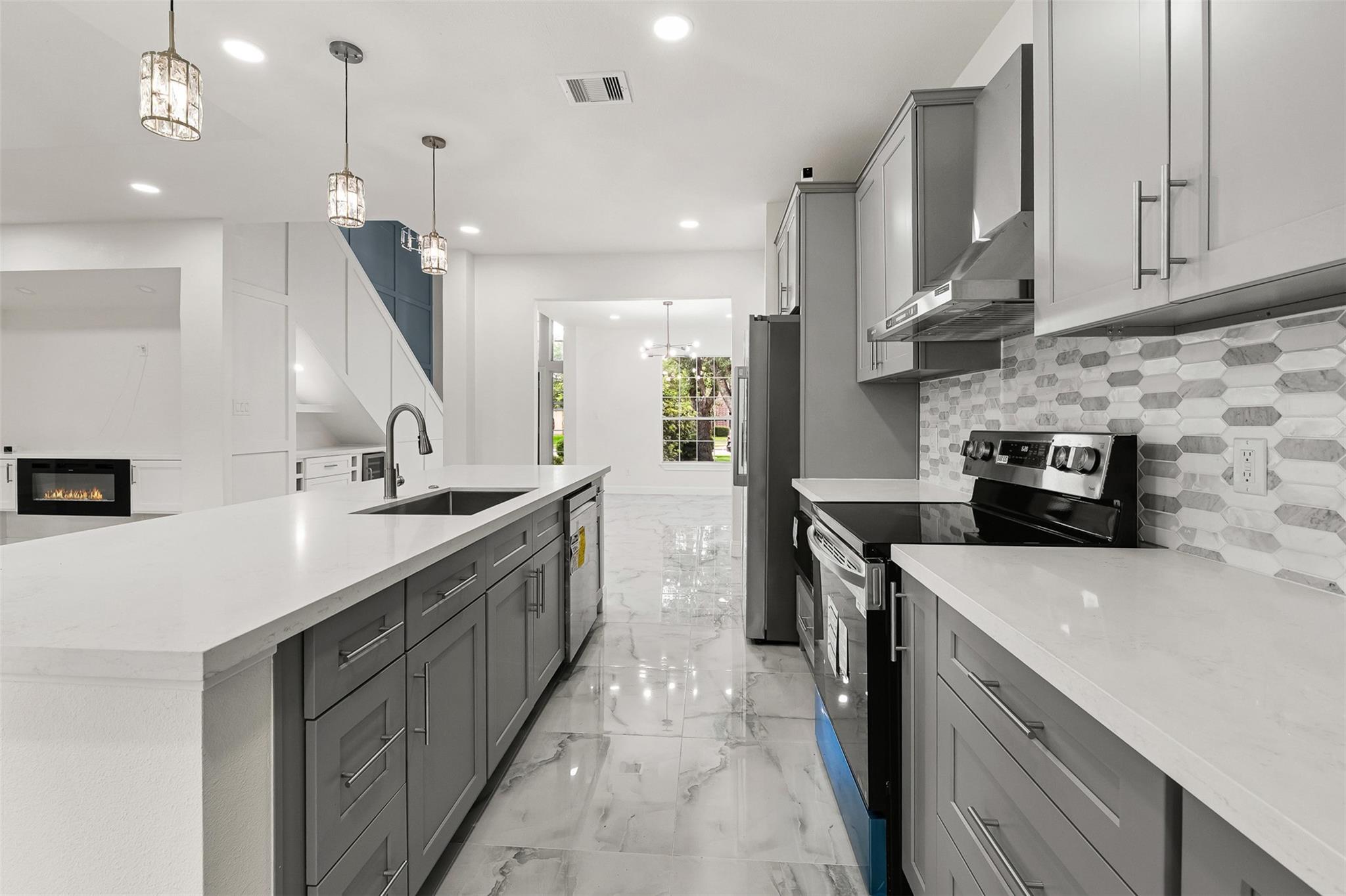 2111 Pinecreek Pass Lane
