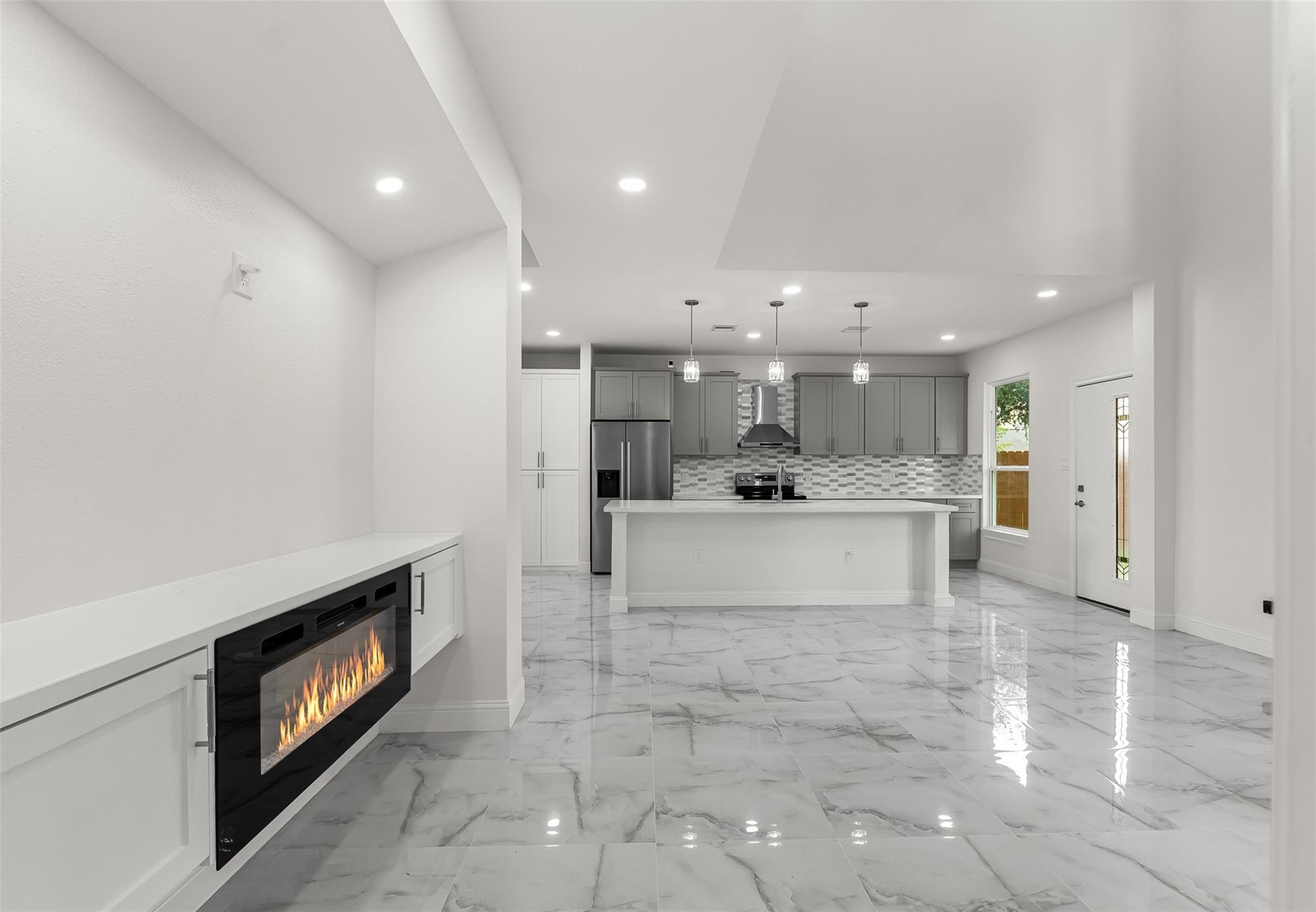 2111 Pinecreek Pass Lane