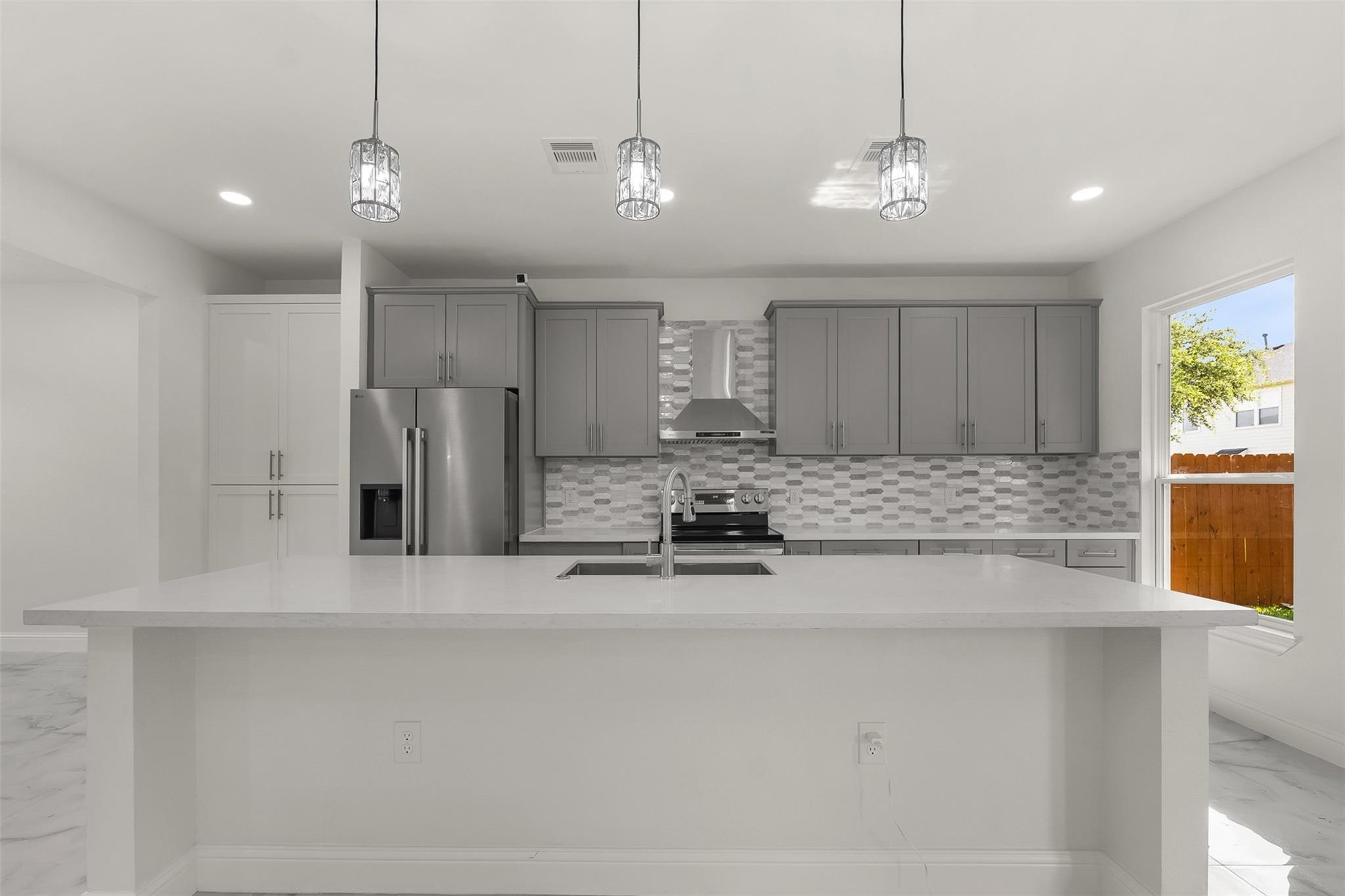 2111 Pinecreek Pass Lane