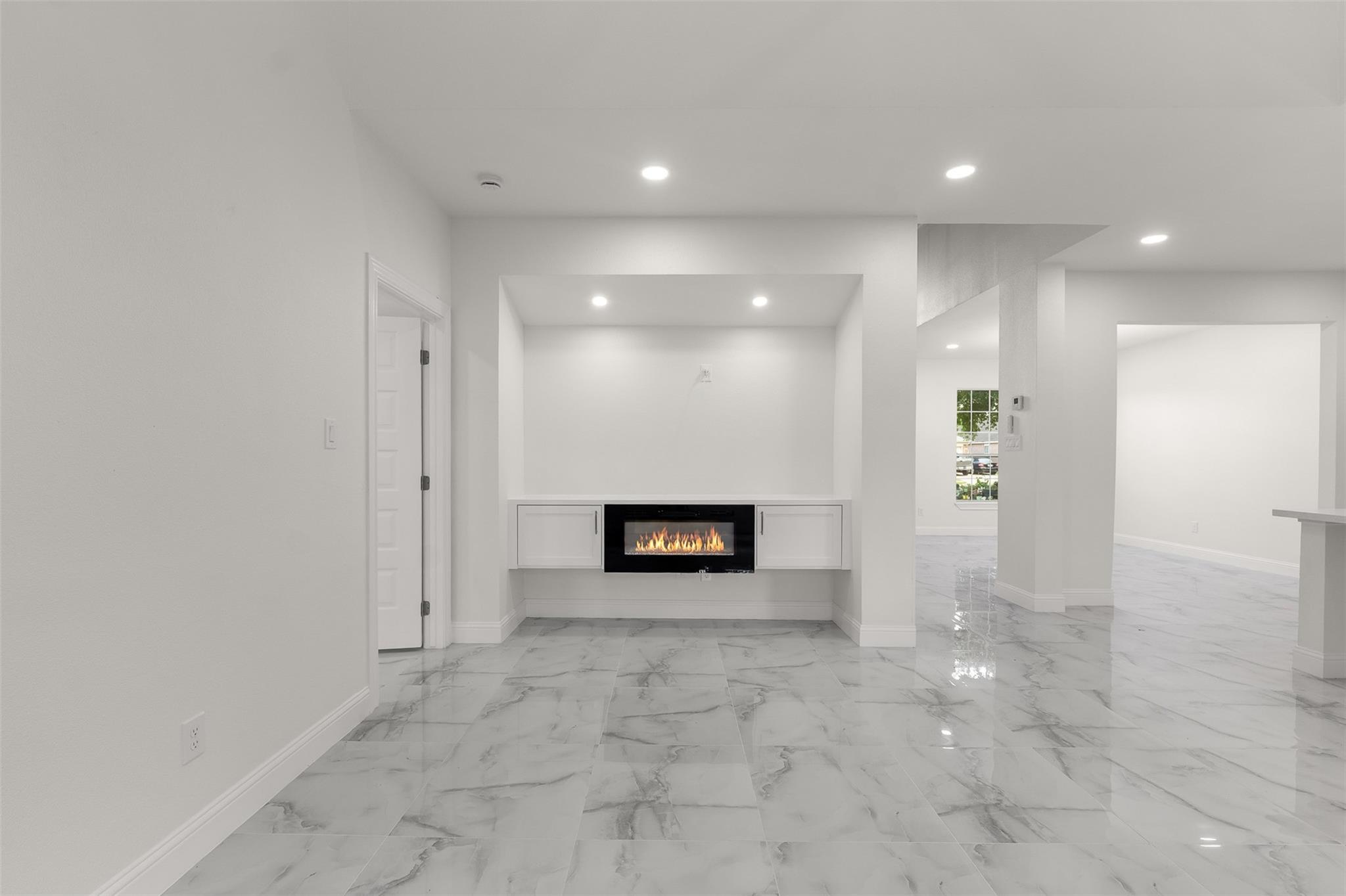 2111 Pinecreek Pass Lane