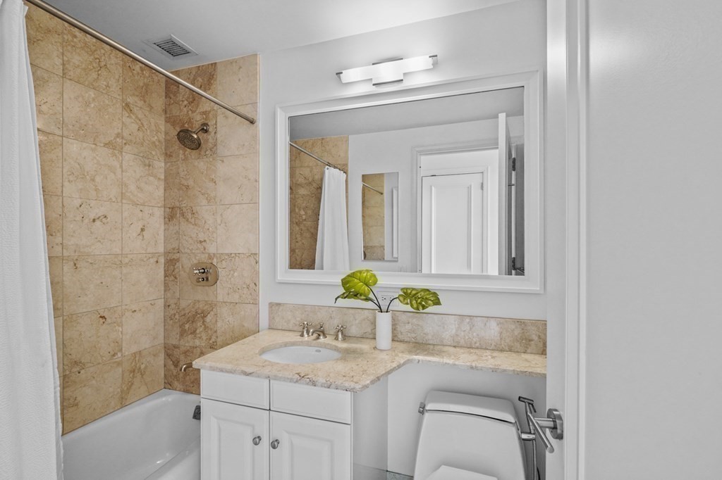 1 Avery St. Unit: U19D