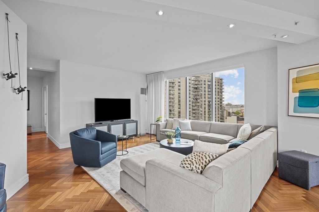 1 Avery St. Unit: U19D