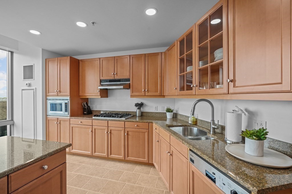 1 Avery St. Unit: U19D