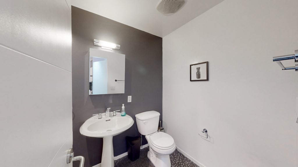 1200 Washington St. # 215