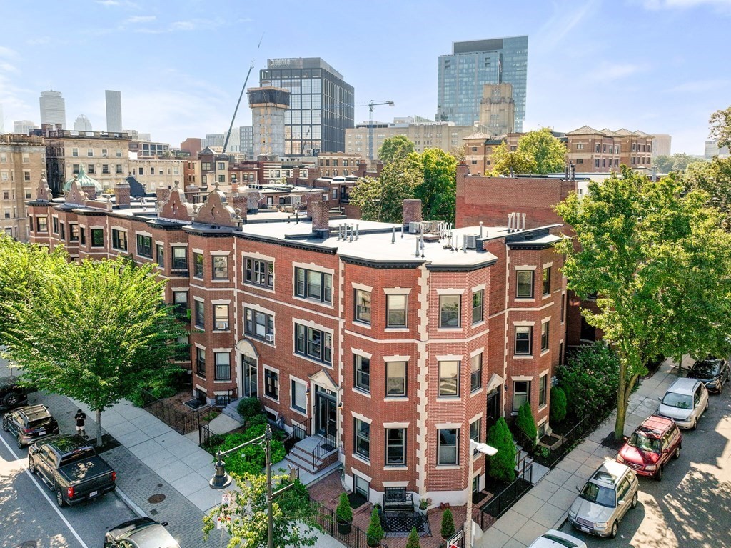 909 Beacon St # 4