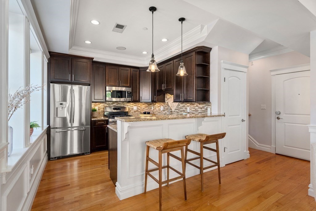 909 Beacon St # 4