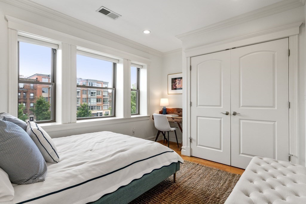 909 Beacon St # 4