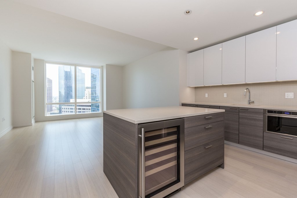 1 Franklin St # 2806
