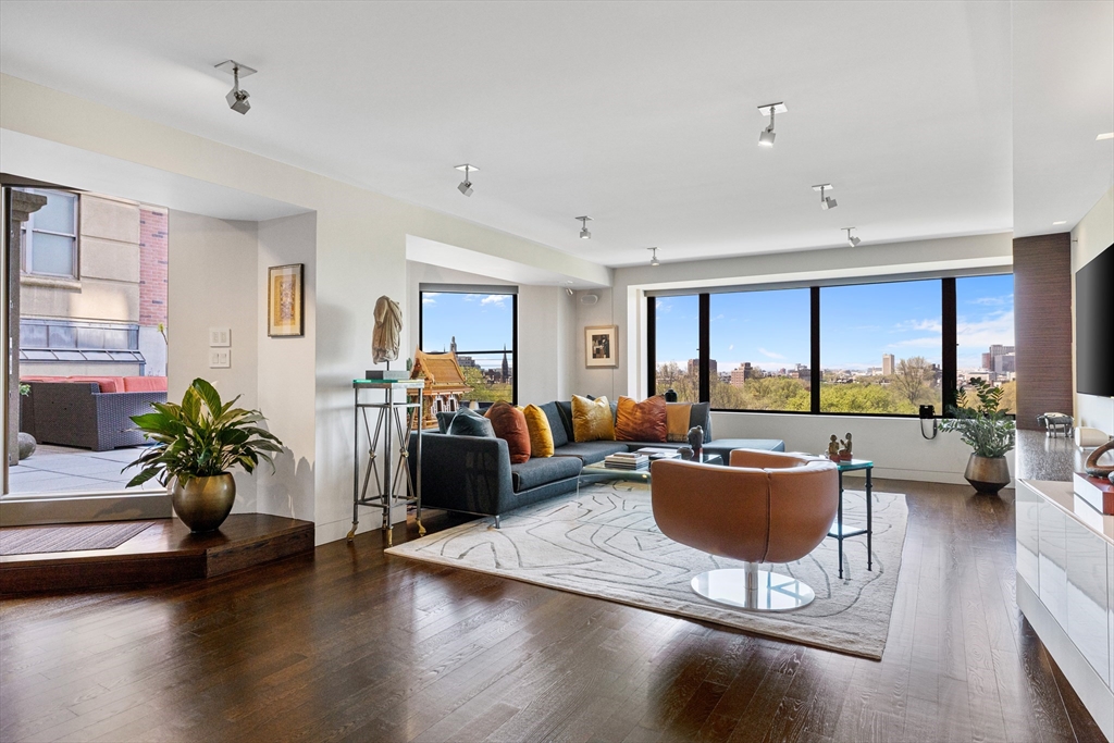 165 Tremont St # 903