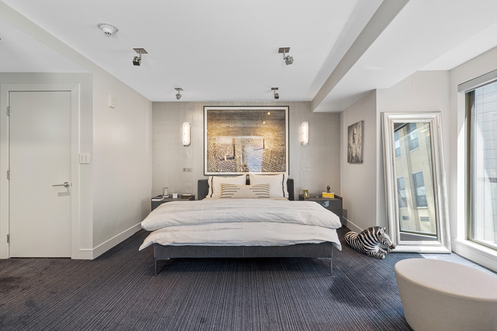 165 Tremont St # 903