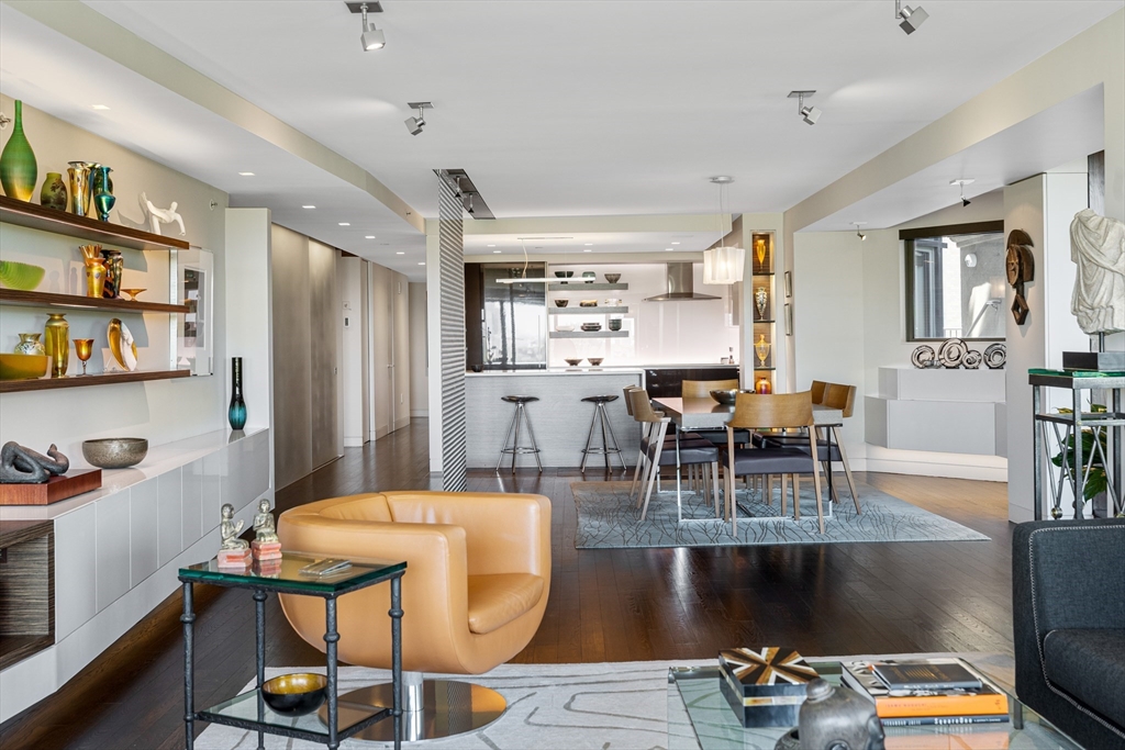 165 Tremont St # 903
