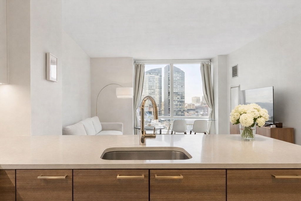 1 Franklin St # 2014