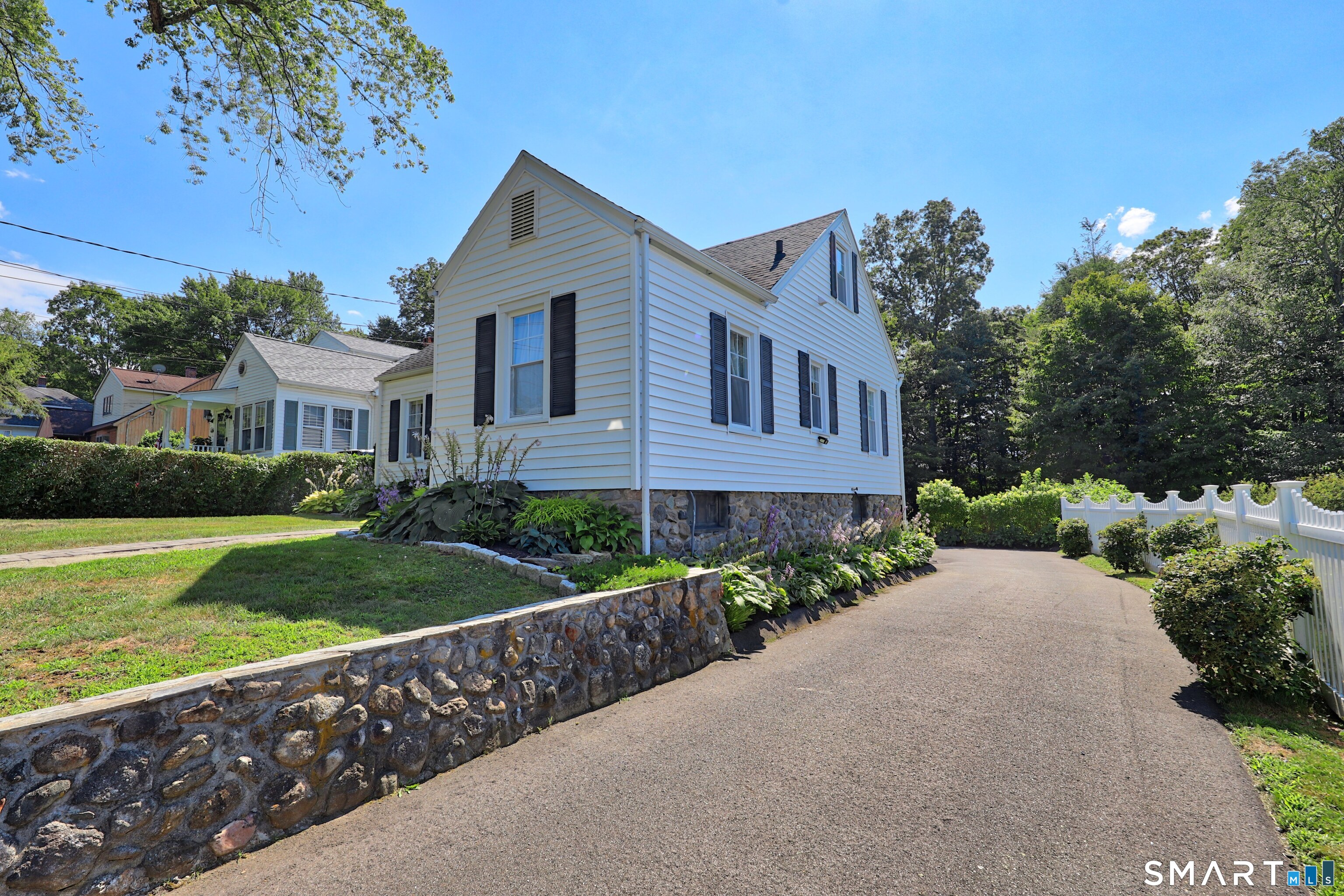 12 Yale Avenue