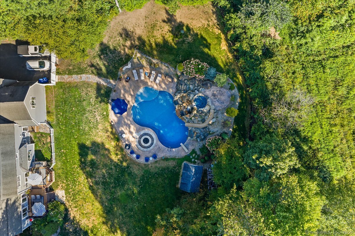 16 Julia Road