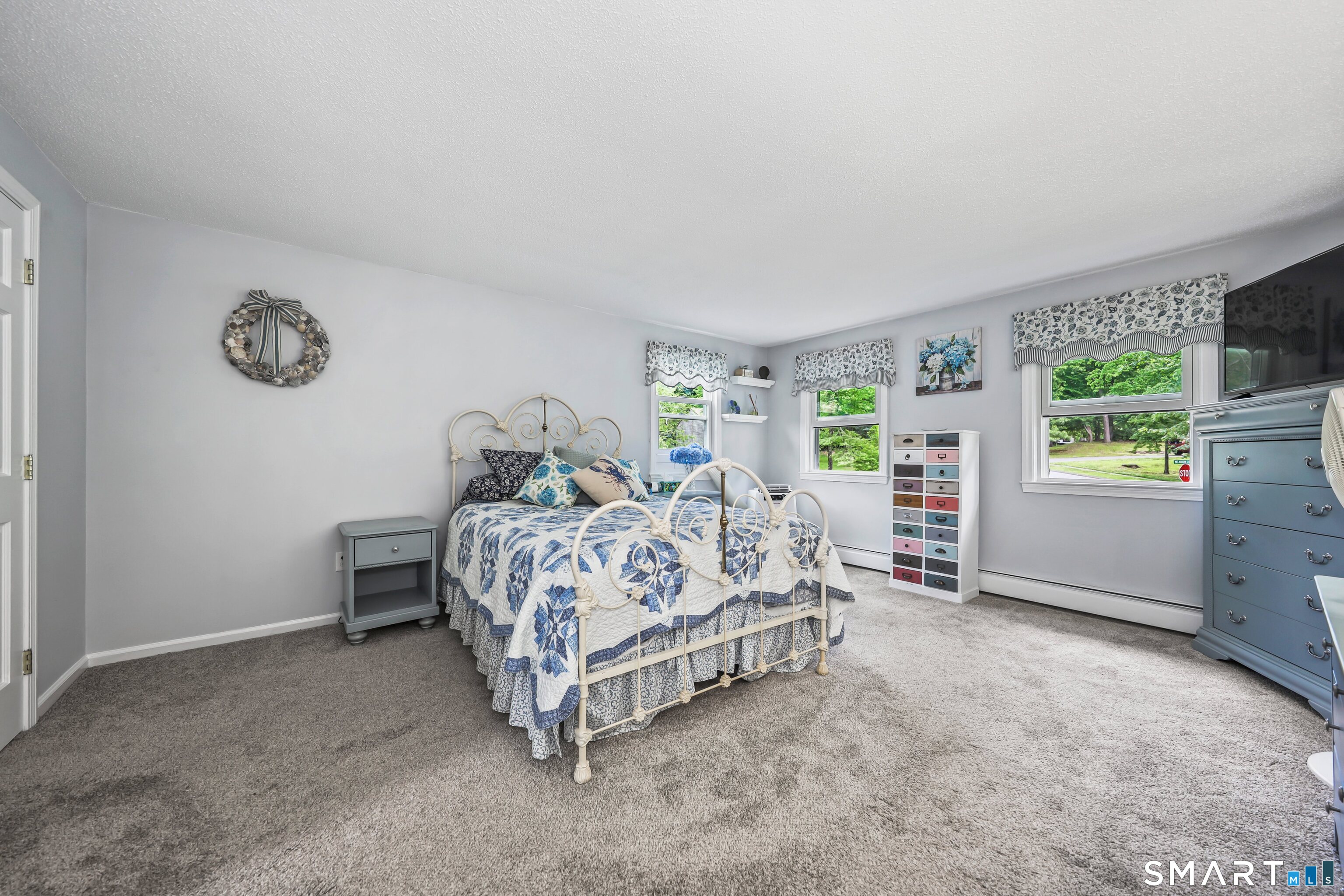 2 Meadowside Drive