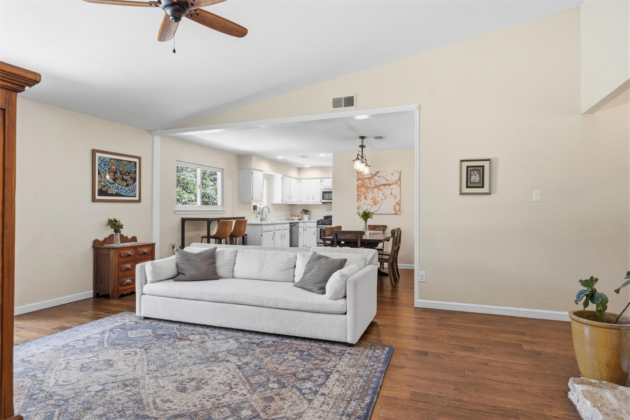 617 Blackberry DR