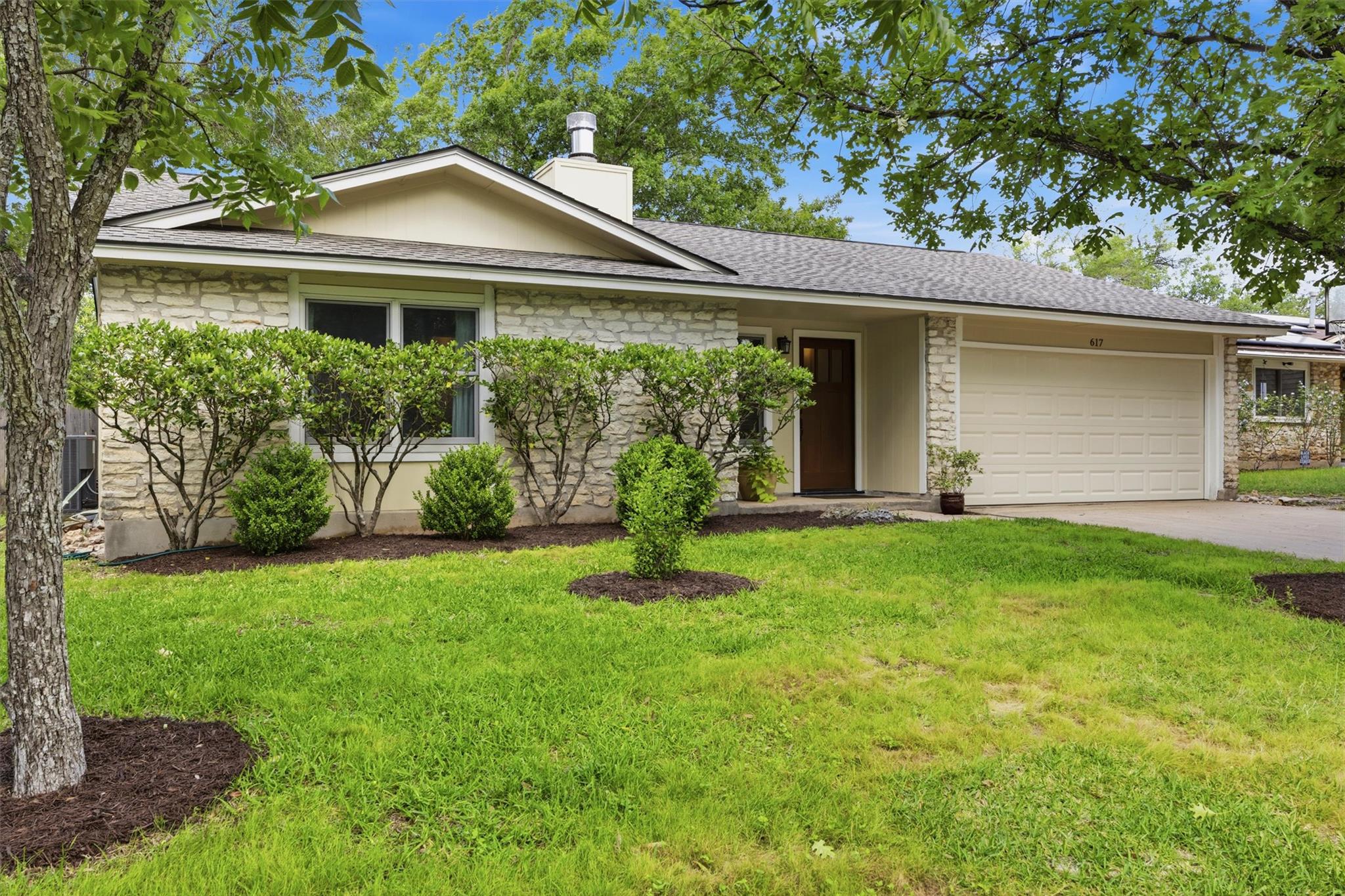 617 Blackberry DR