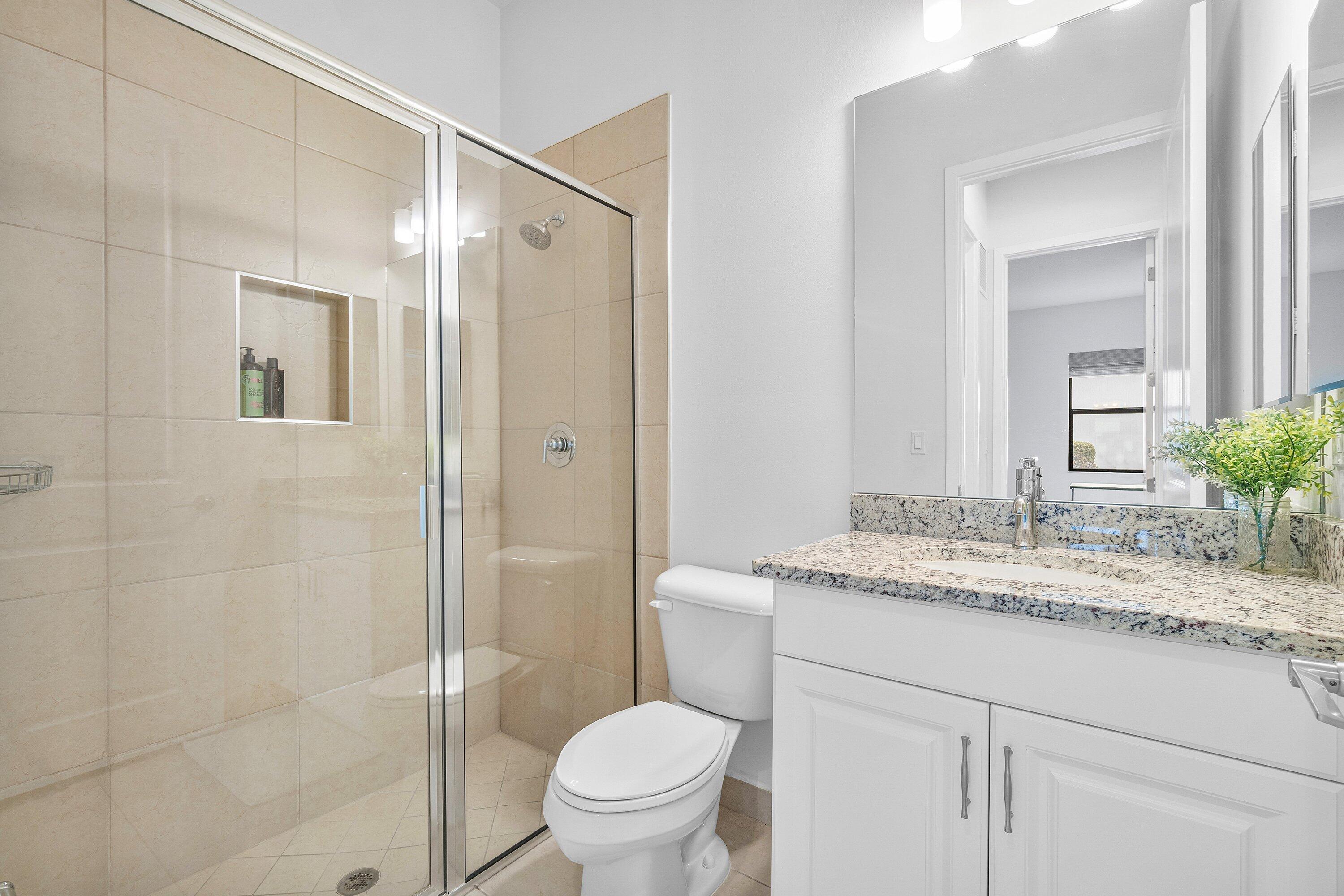 7296 Estero ()