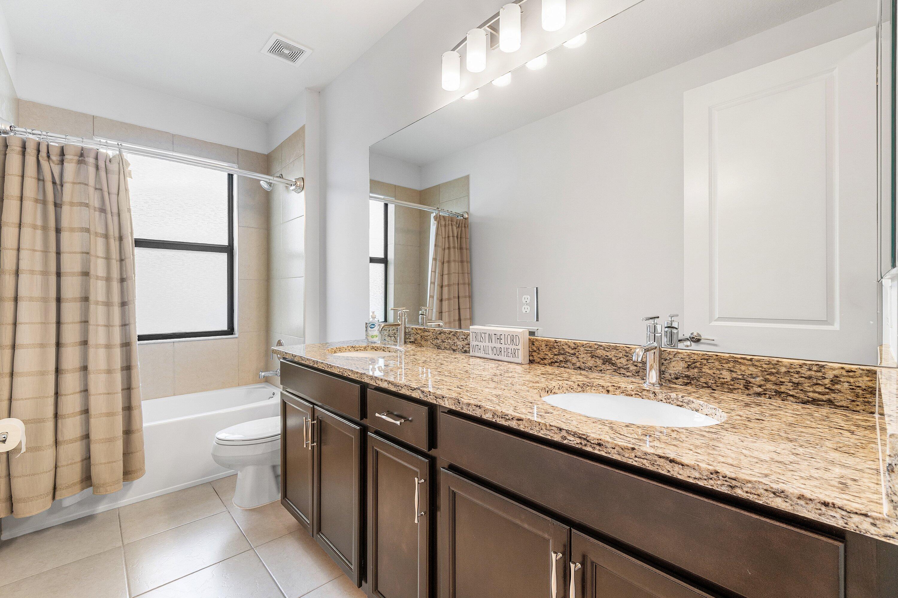7296 Estero ()