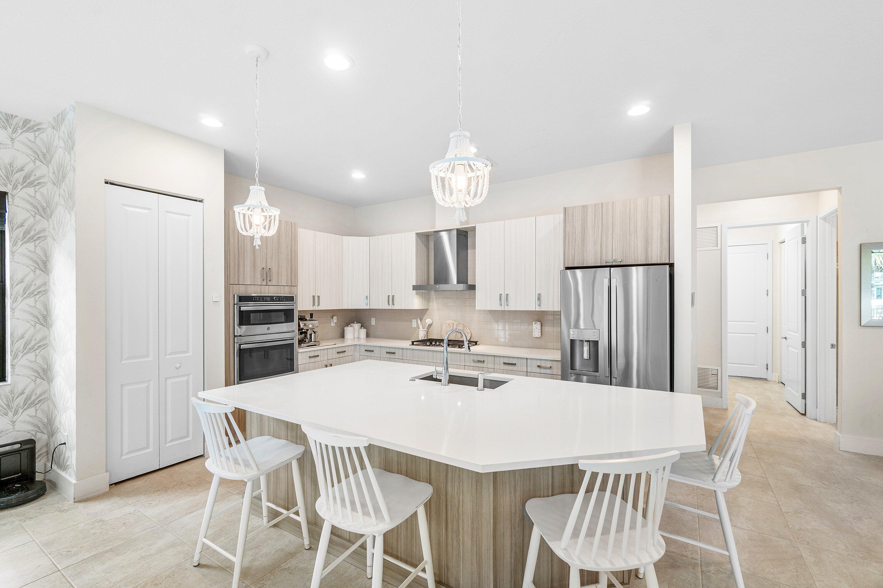 7296 Estero ()
