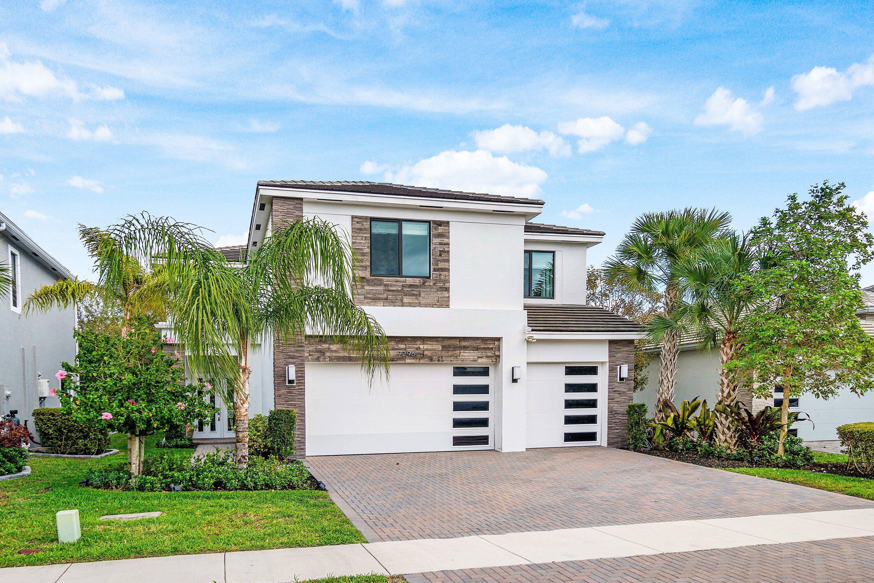7296 Estero ()