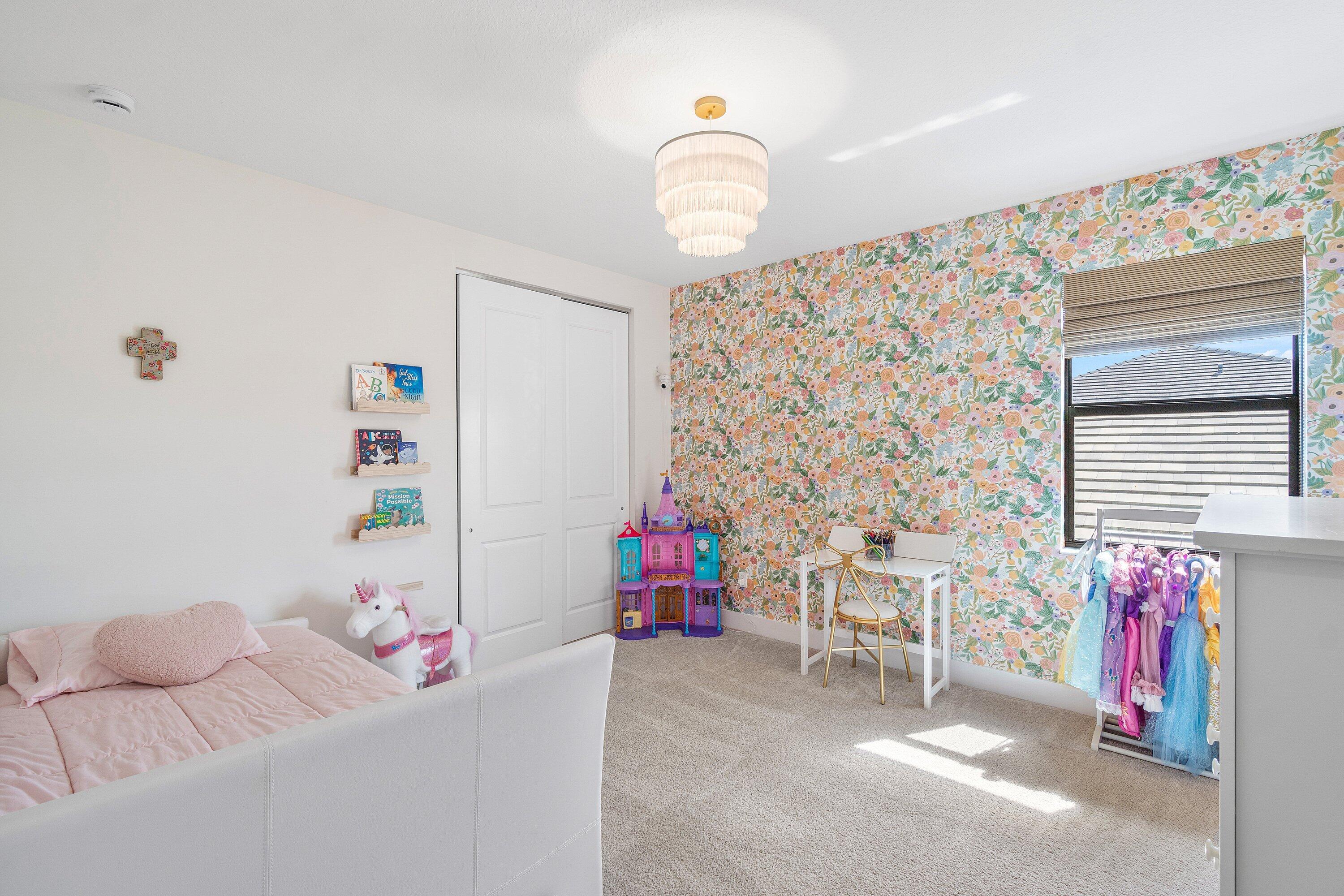 7296 Estero ()