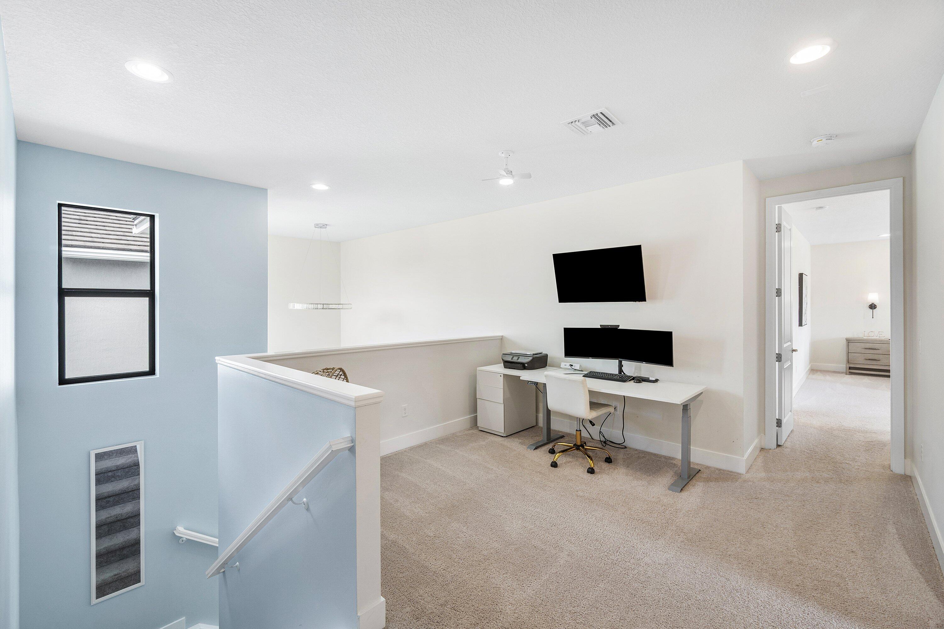 7296 Estero ()