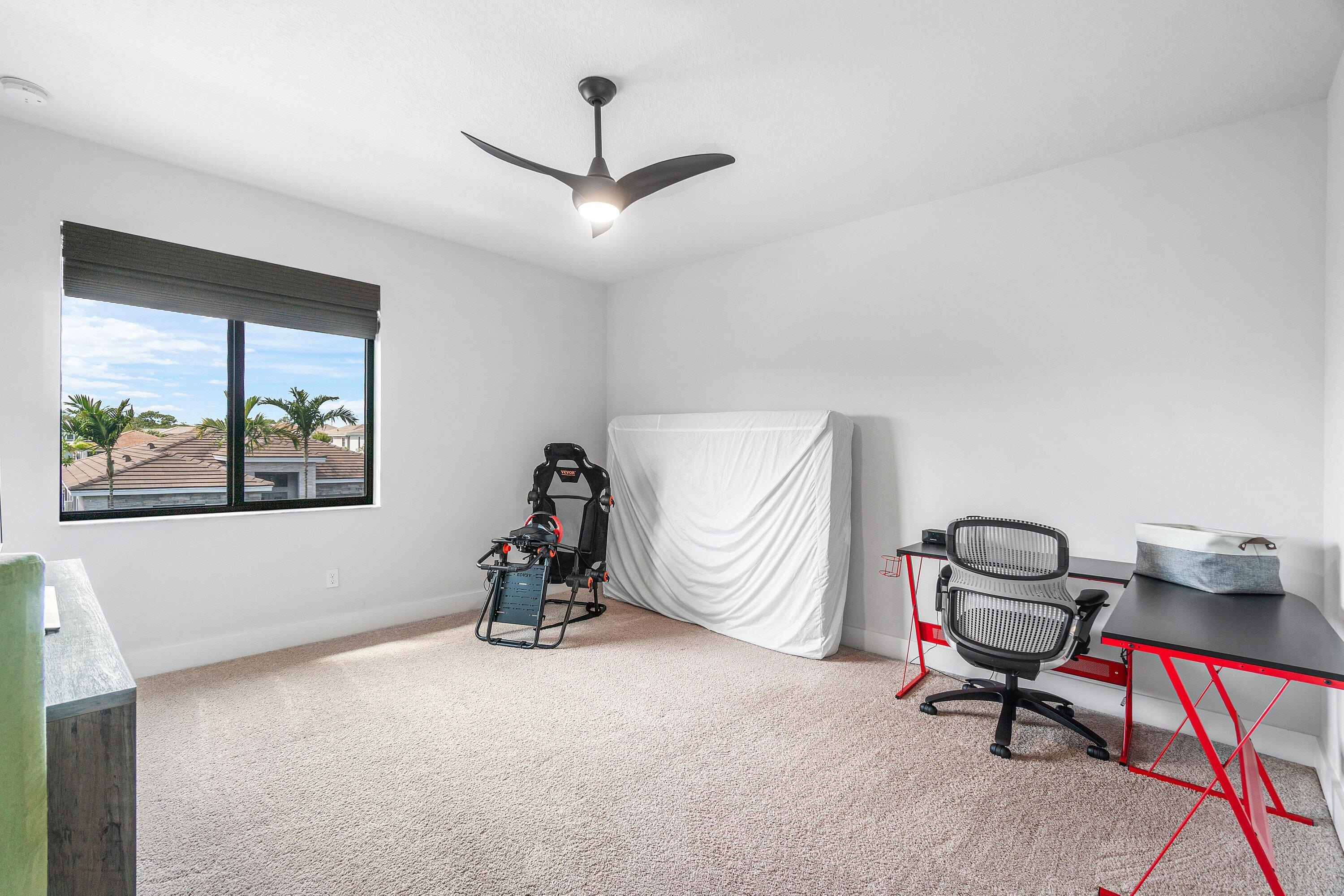 7296 Estero ()