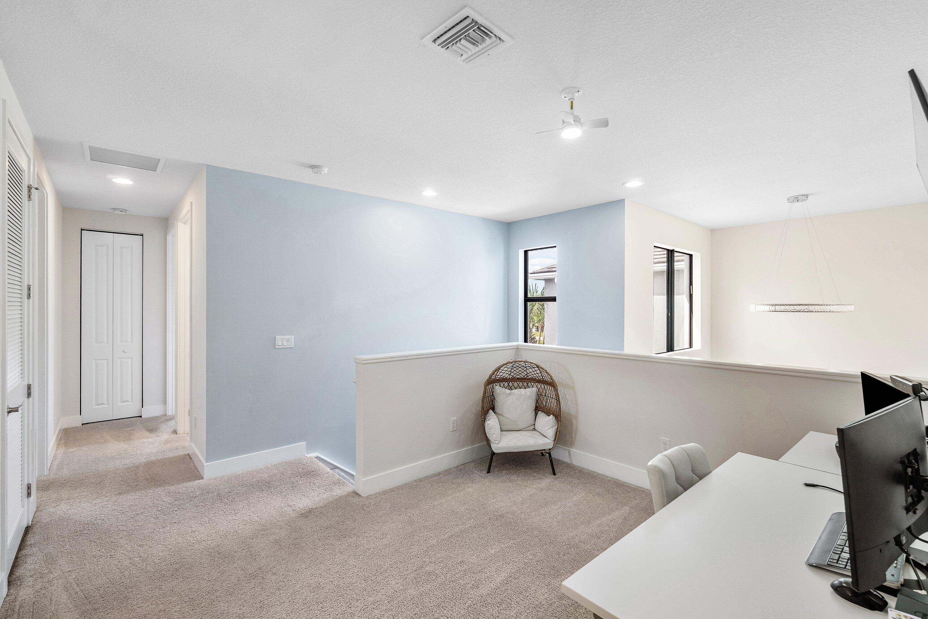 7296 Estero ()